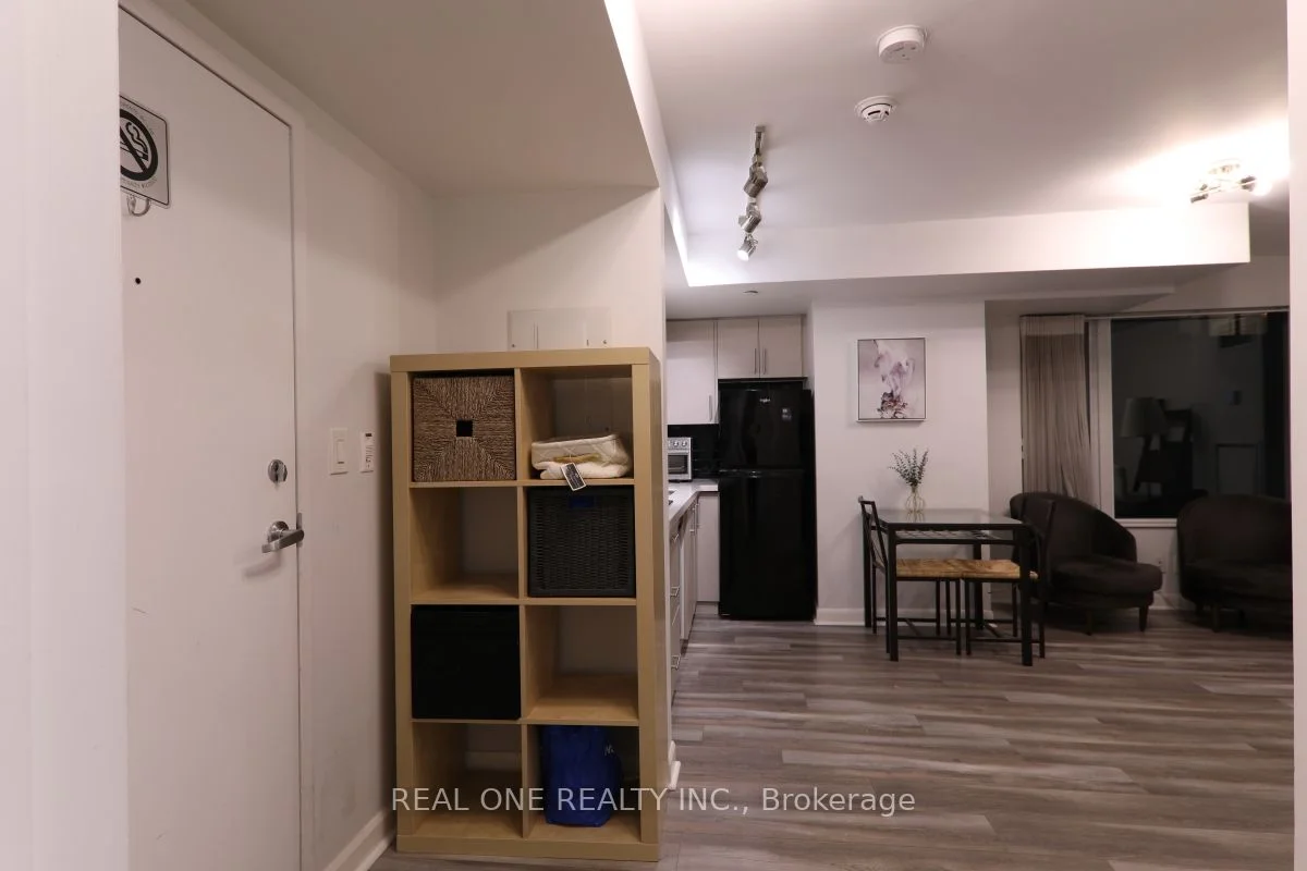 200 Victoria Street 1108, Toronto C08, ON M3B 1V8