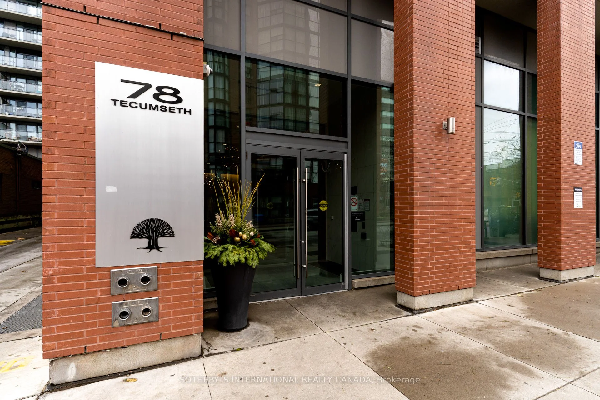 78 Tecumseth Street 403, Toronto C01, On M5v 0a9
