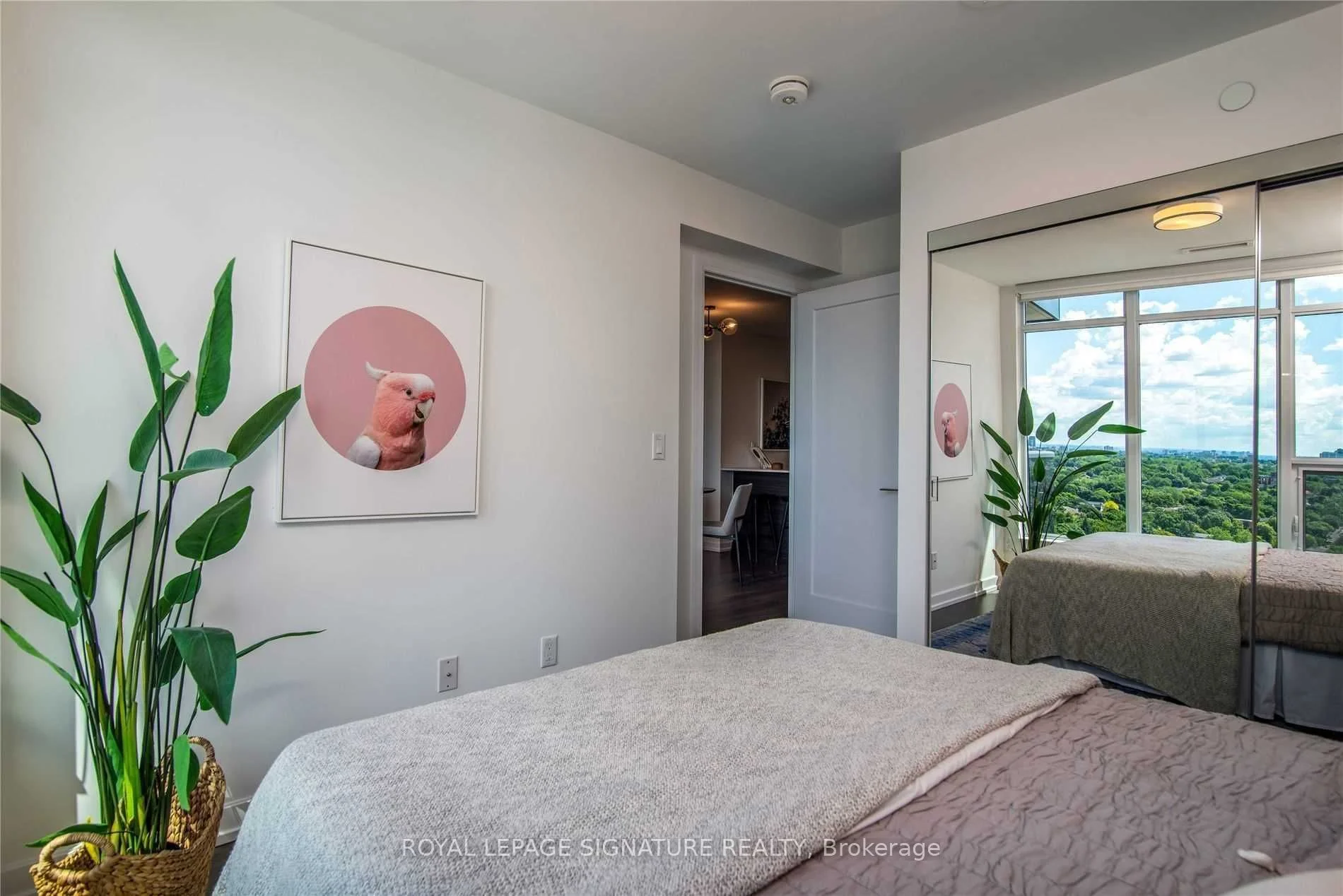 18 Erskine Avenue 3307, Toronto C10, ON M4P 1Y2