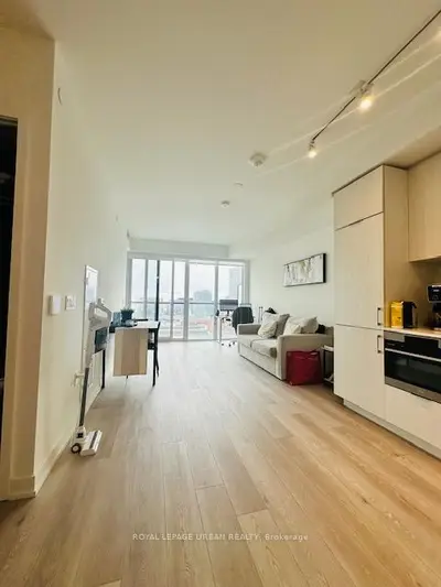 158 Front Street E 1319, Toronto C08, On M5a 0k9