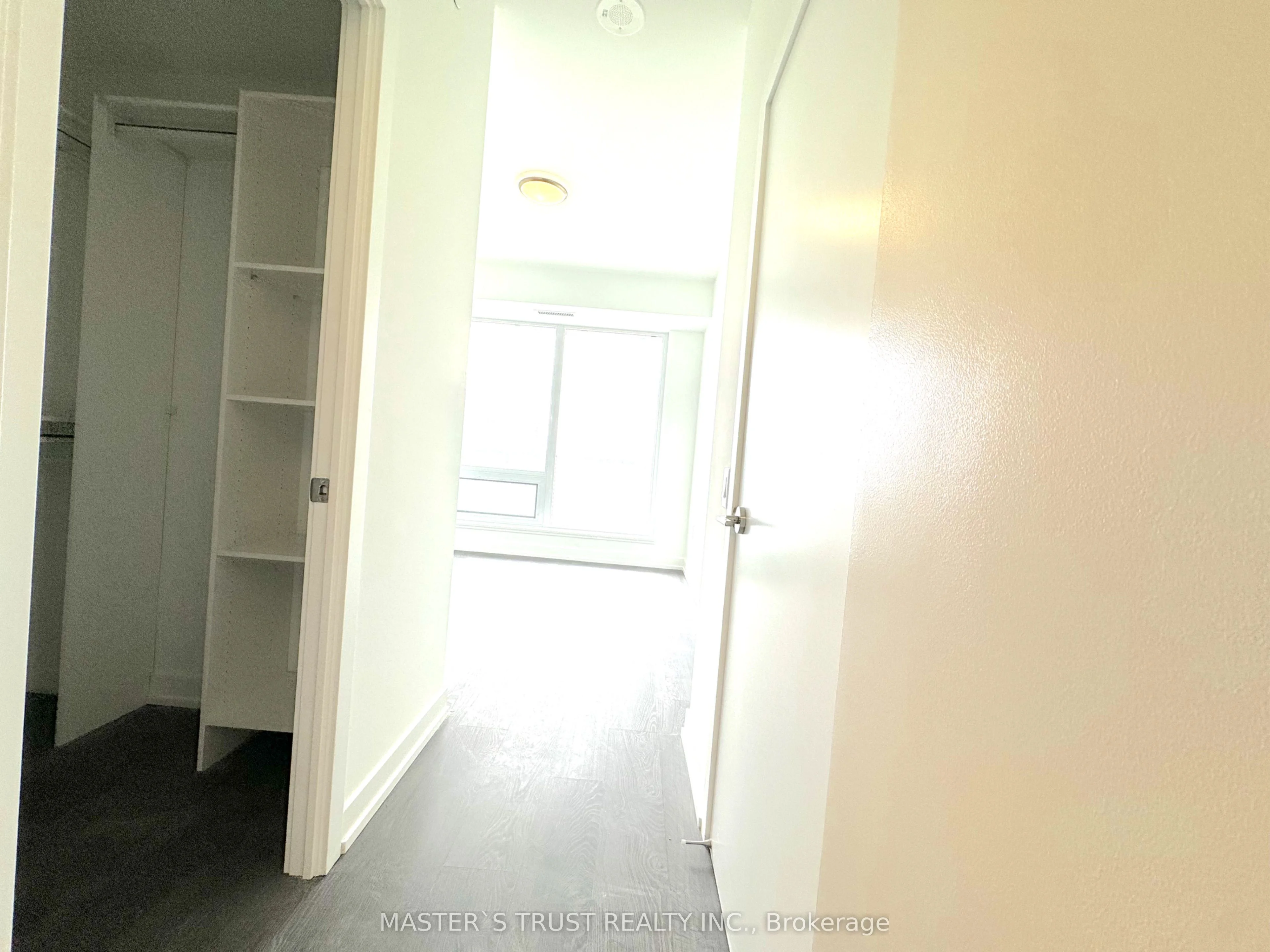7 Golden Lion Heights N540, Toronto C14, ON M2M 0C1
