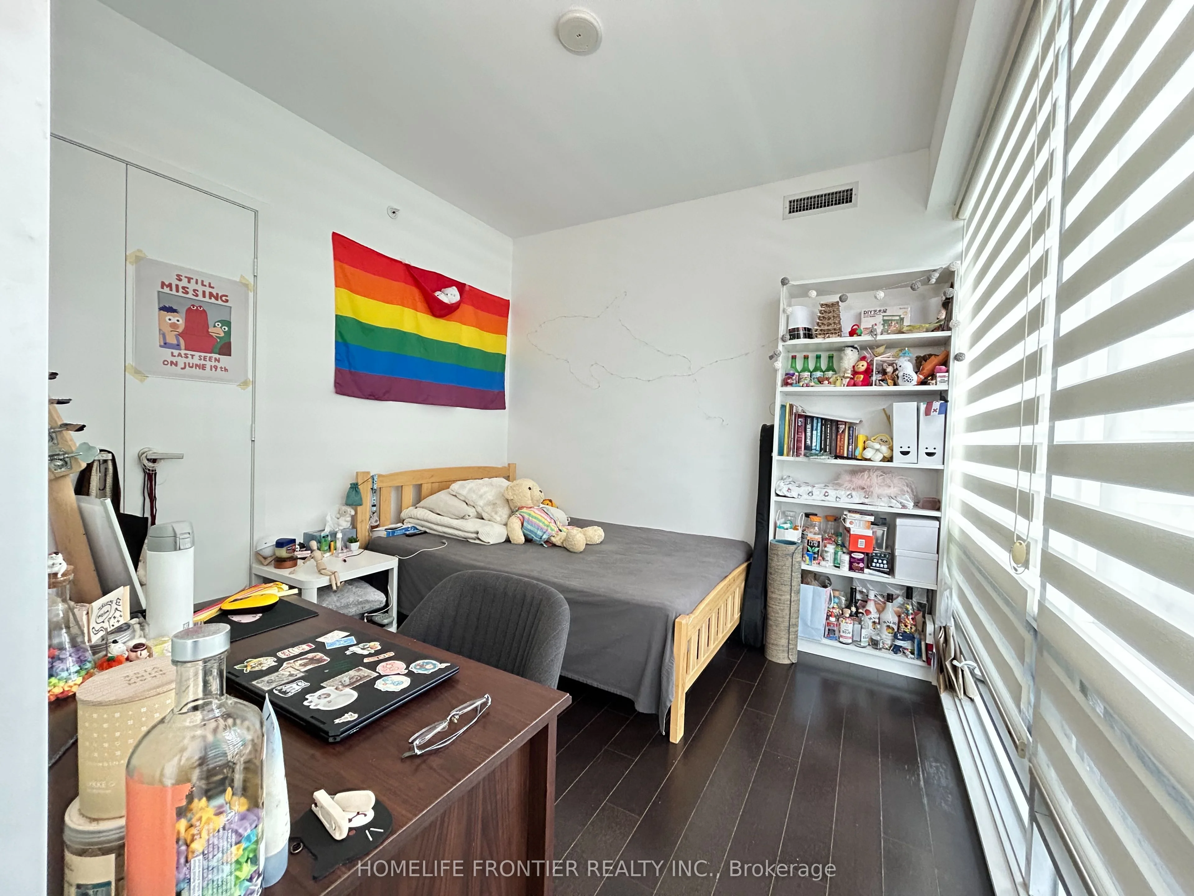 15 Grenville Street 2410, Toronto C01, ON M4Y 1A1