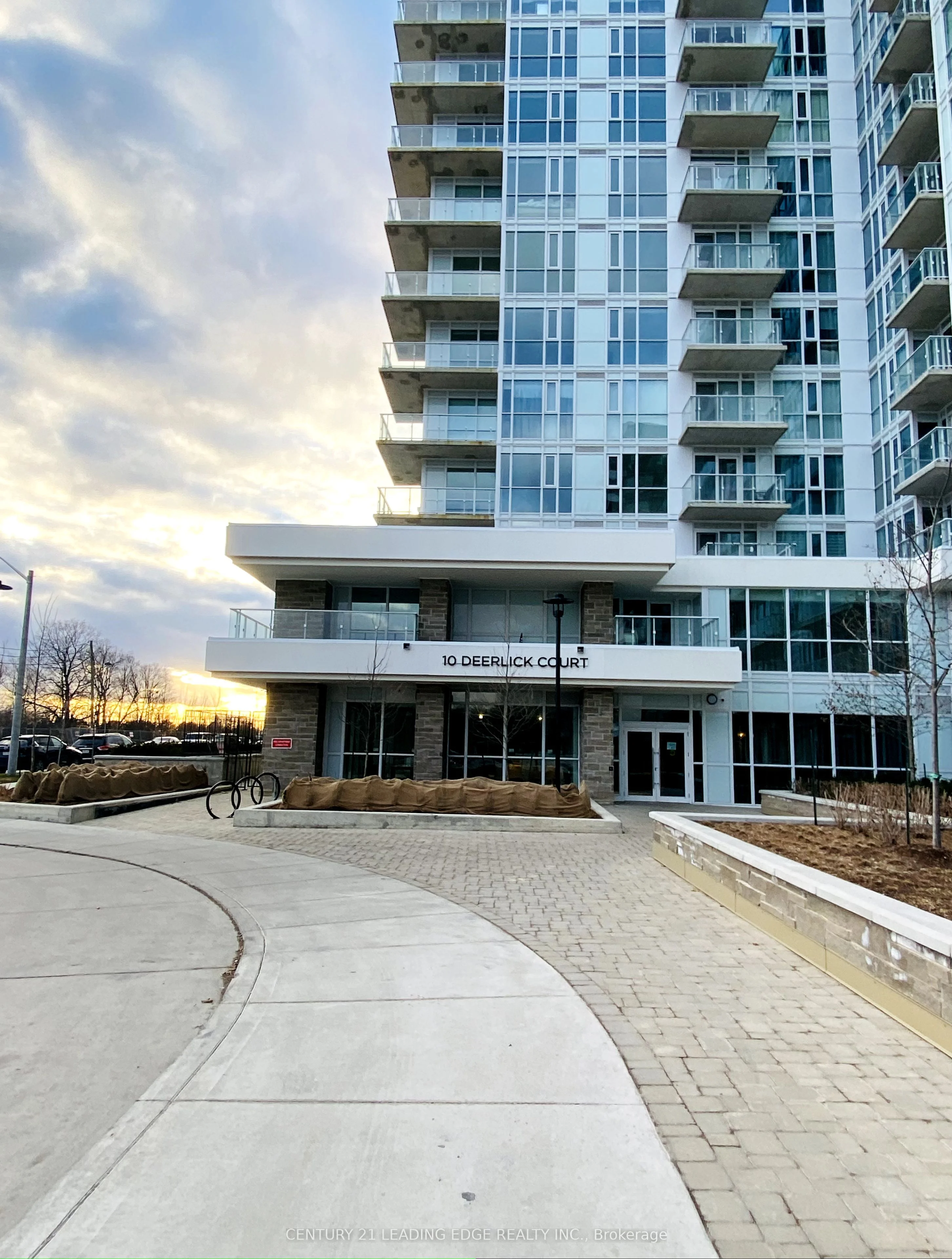 10 Deerlick Court 2401, Toronto C13, On M3a 0a7