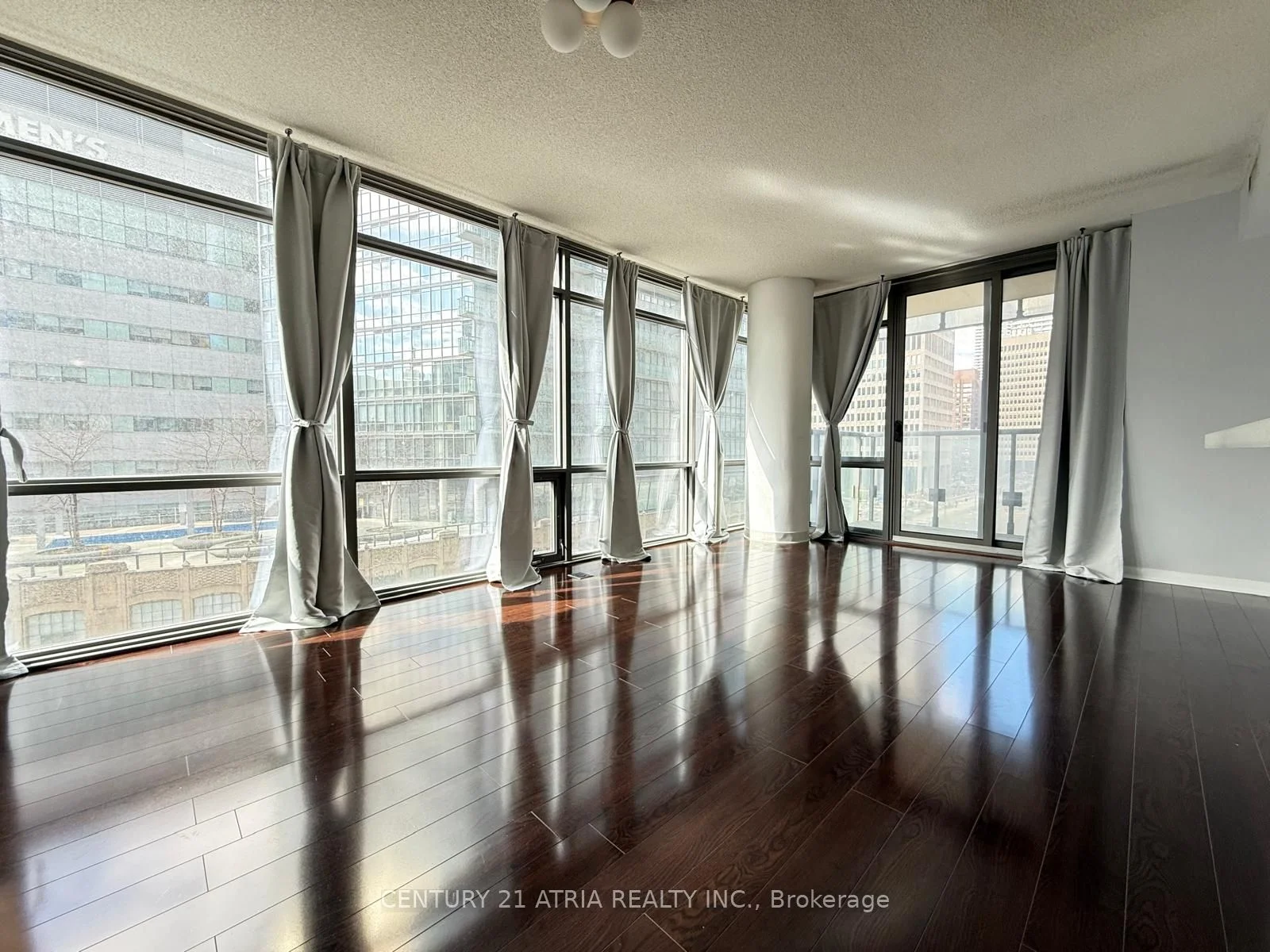 38 Grenville Street 402, Toronto C01, On M4y 1a5