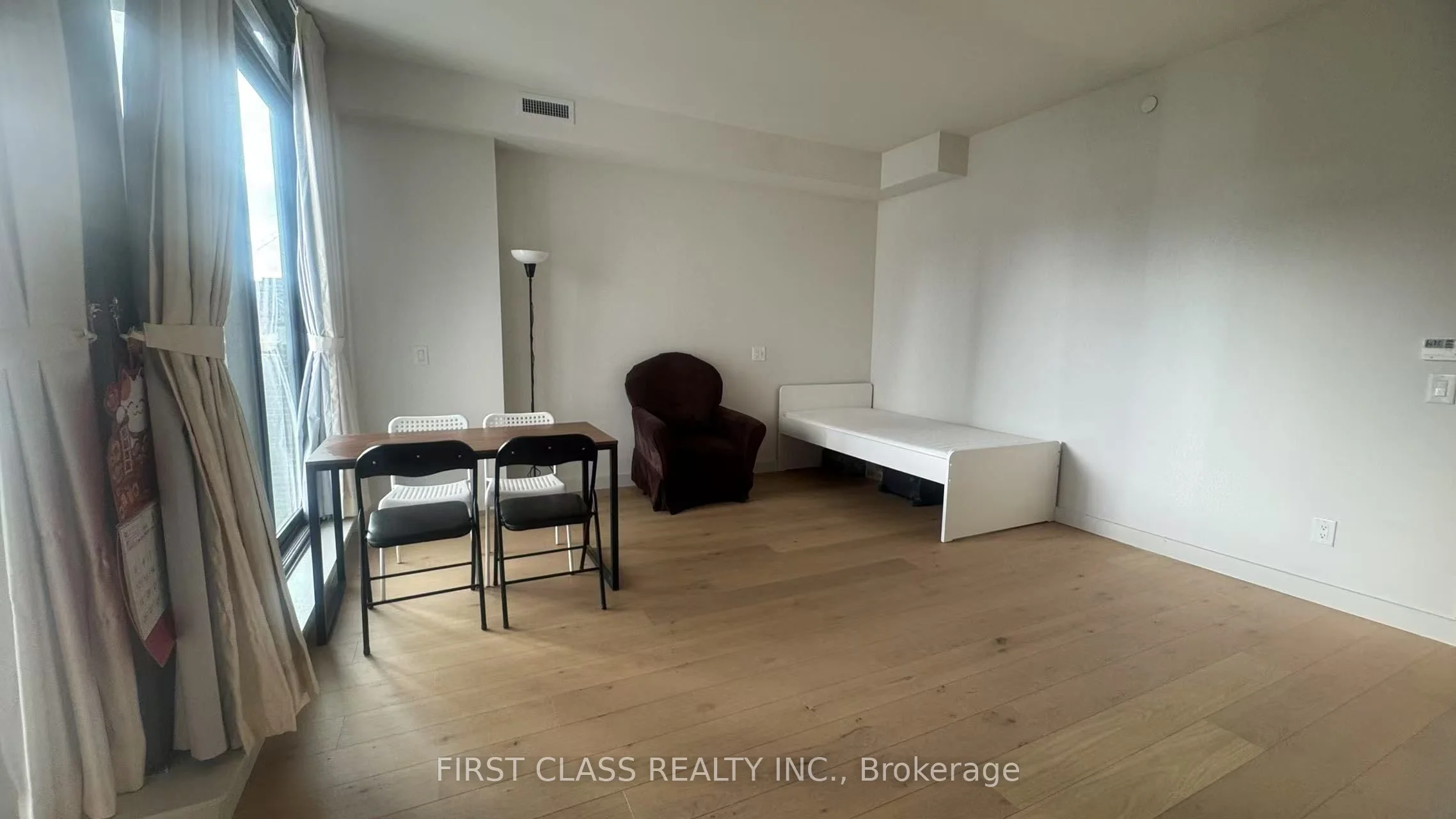 81 Wellesley Street S 404, Toronto C08, ON M4Y 1H8