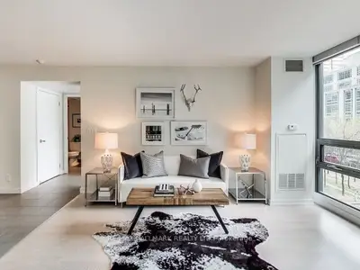 33 Lombard Street 304, Toronto C08, On M5c 3h8
