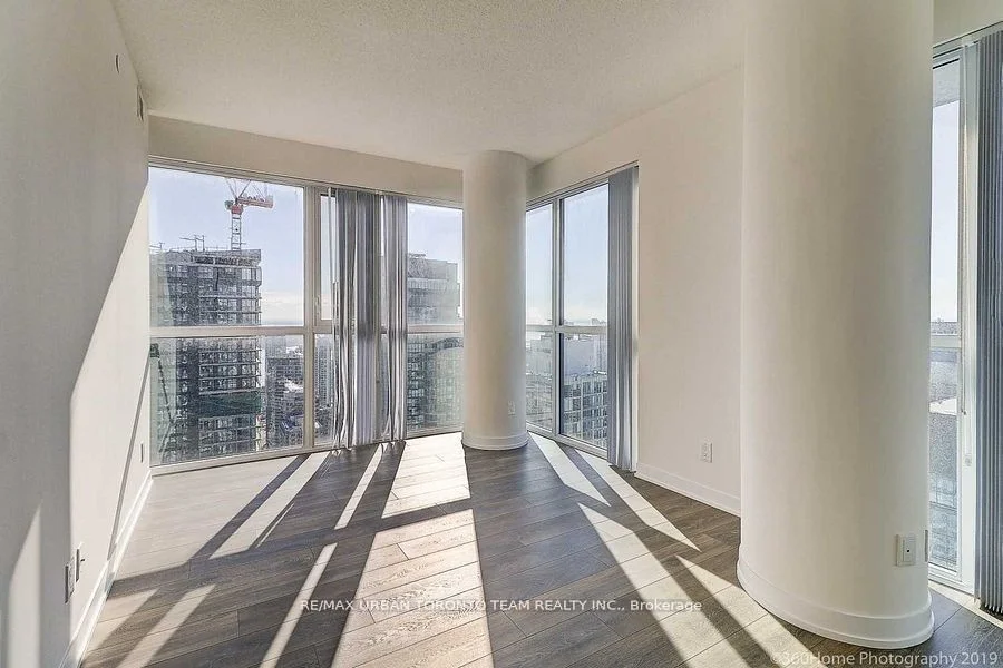 87 Peter Street 4602, Toronto C01, ON M5V 0P1