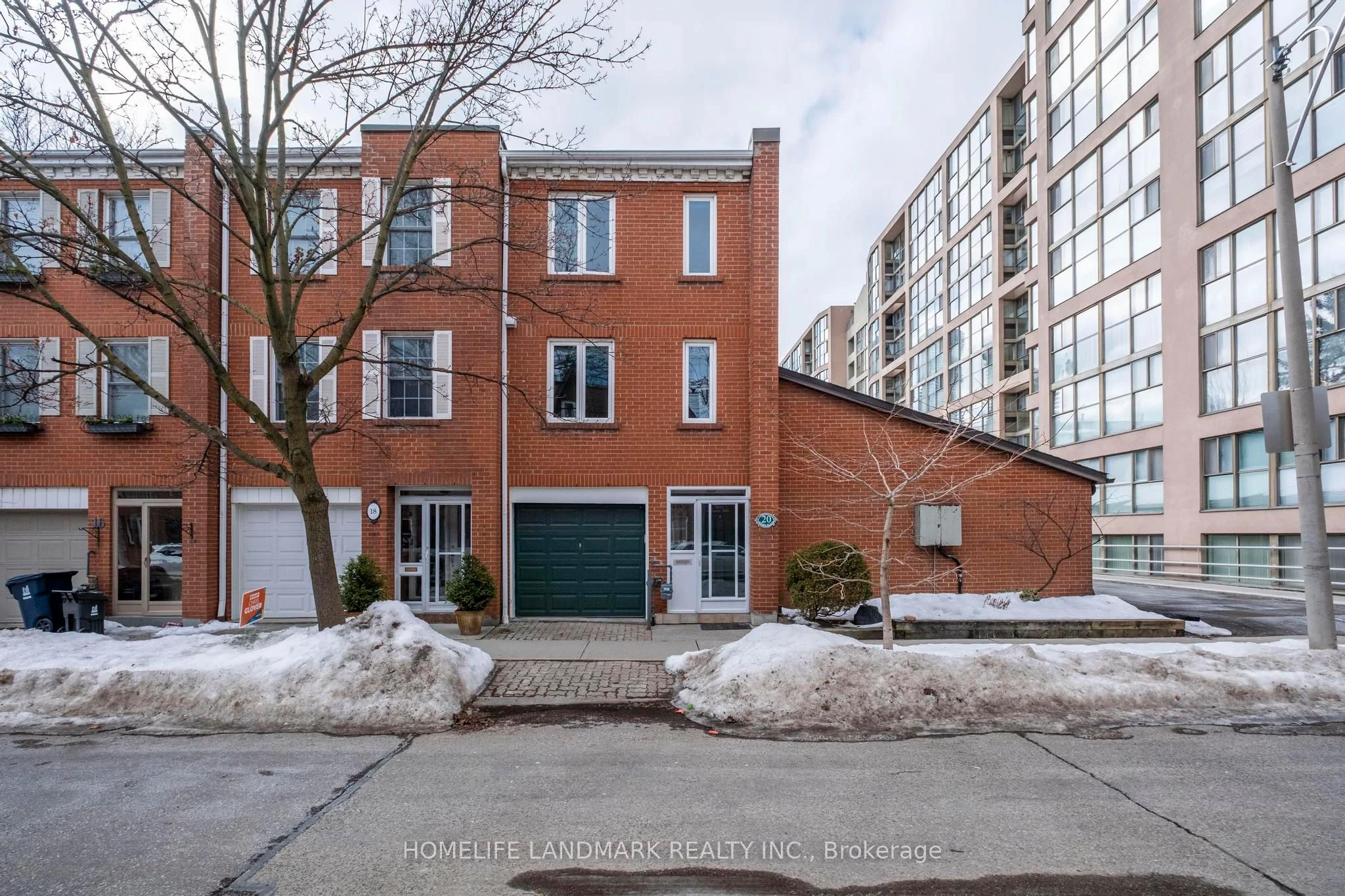 Att/Row/Townhouse in Toronto