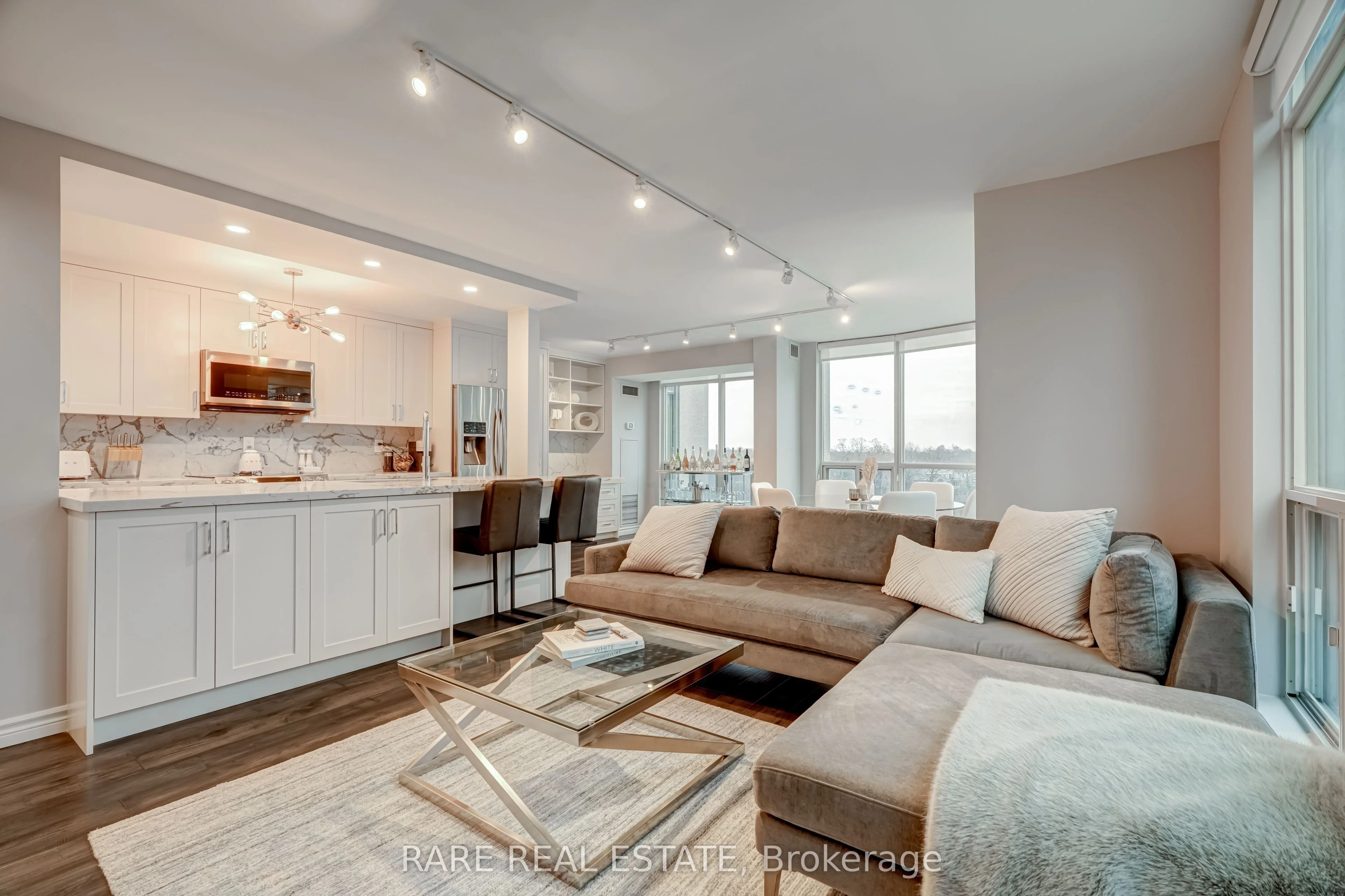 942 Yonge Street 701, Toronto C02, On M4w 3s8