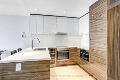 488 University Avenue 4811, Toronto C01, On M5g 0c1