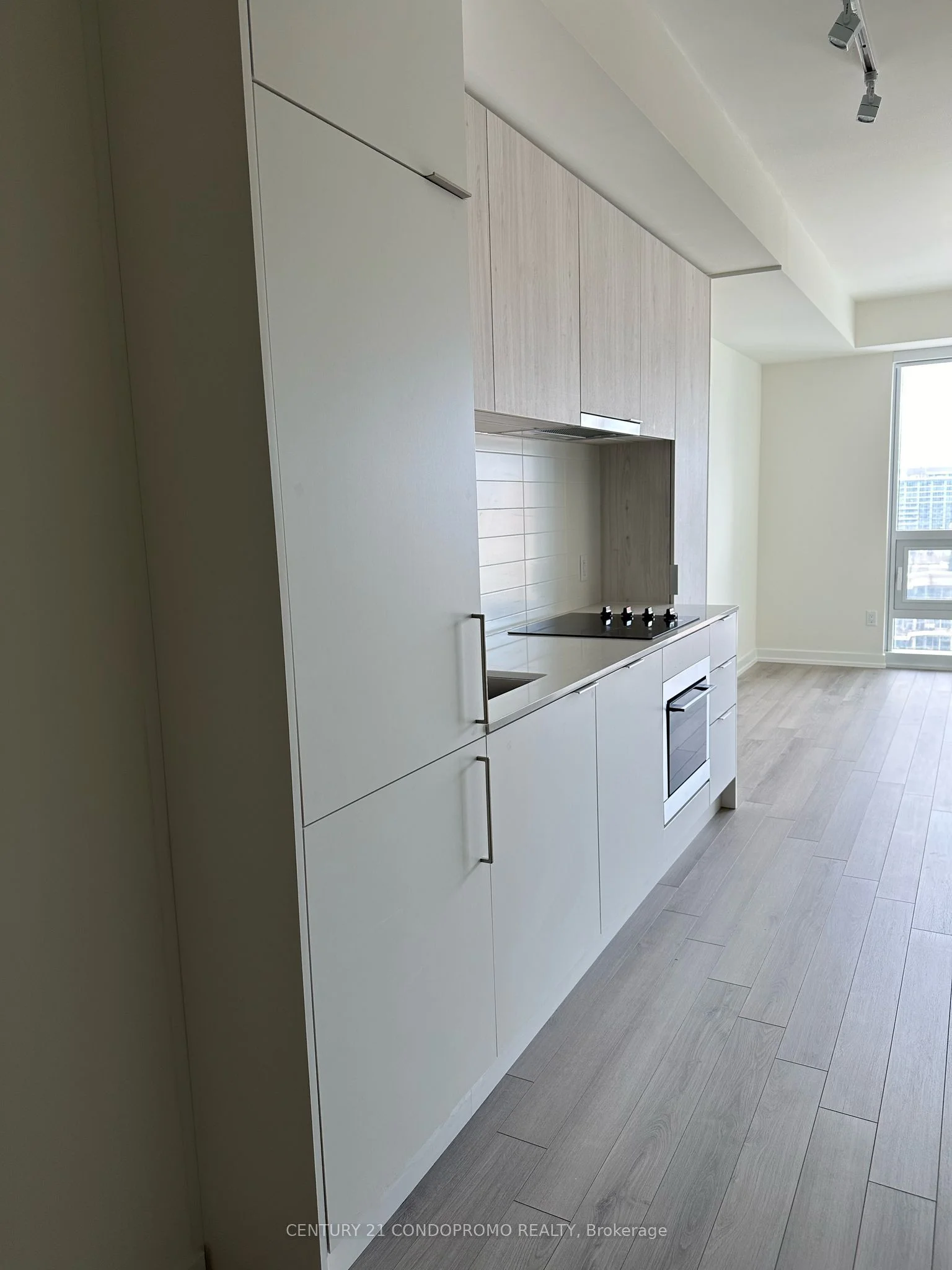 89 Church Street 1605, Toronto C08, ON M5C 2G3