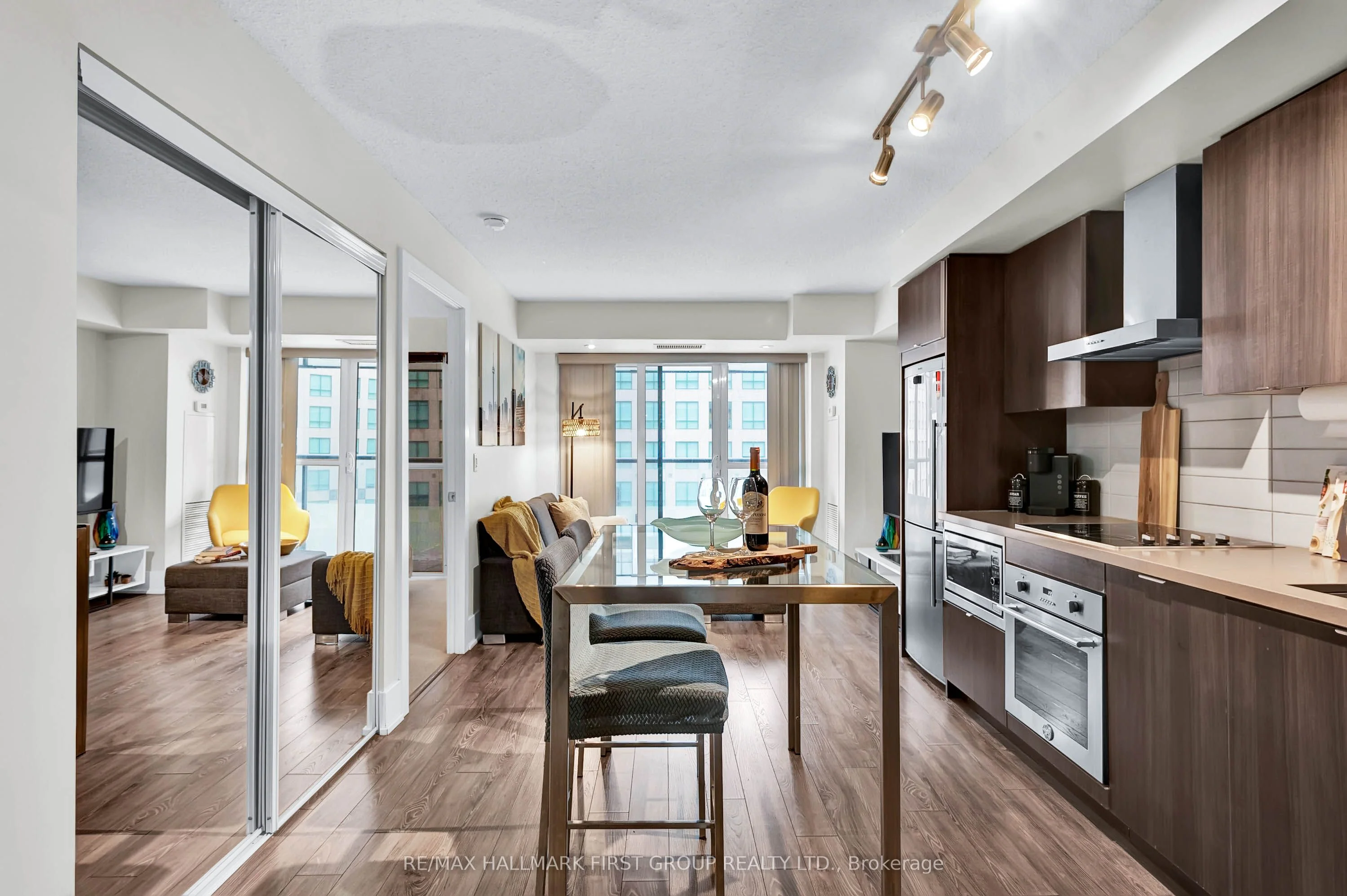 Condo Apartment in Toronto