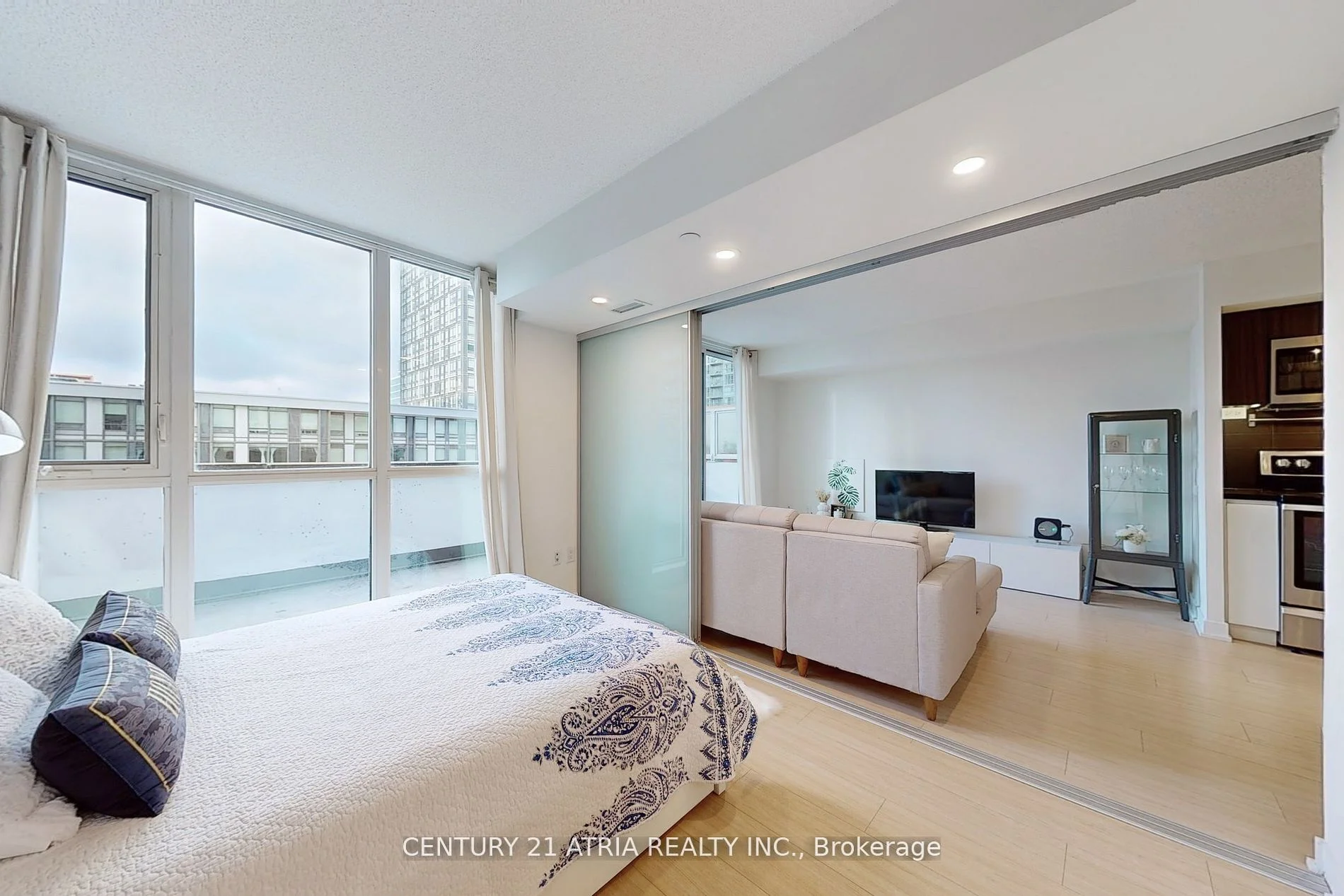 85 Queens Wharf Road 810, Toronto C01, ON M5V 0J9