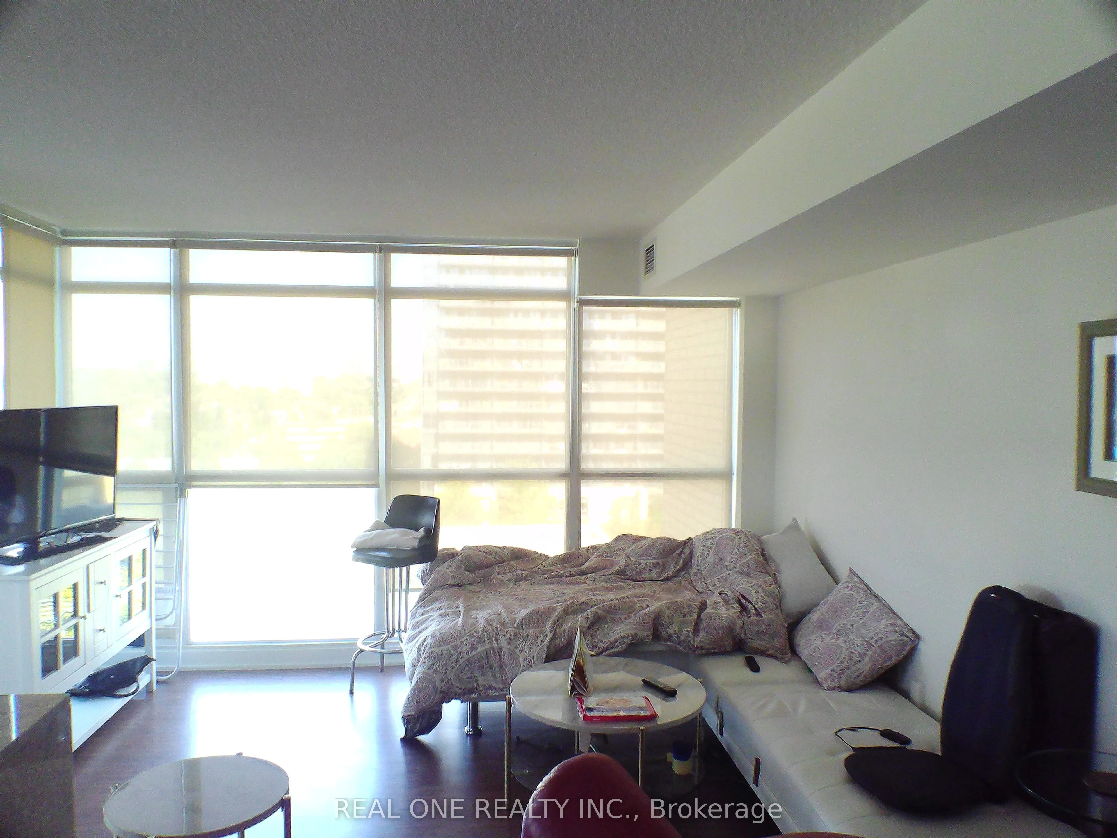 15 Singer Court 809, Toronto C15, ON M2K 0B1