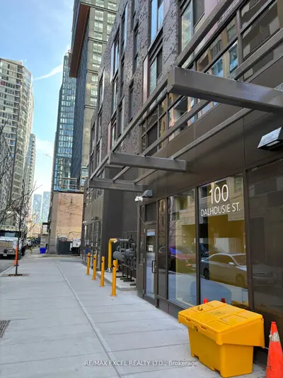 100 Dalhousie Street 3803, Toronto C08, On M5b 0c7