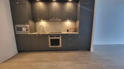 10 Inn On The Park Drive 906, Toronto C13, On M3c 0p9
