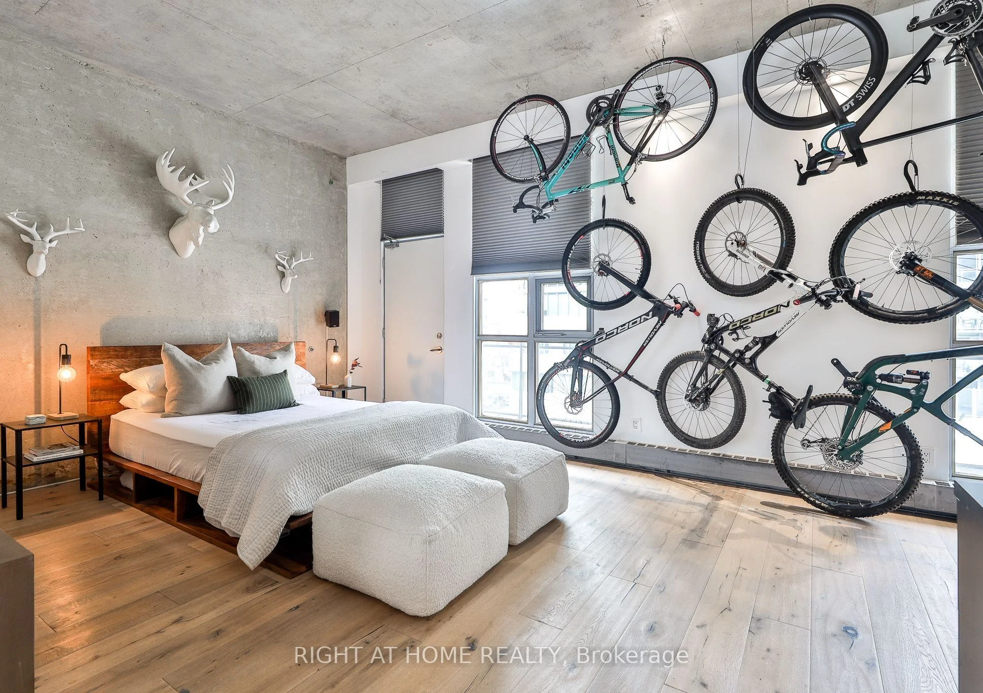 20 Niagara Street 303, Toronto C01, ON M5V 3L8