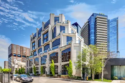 3 Mcalpine Street 204, Toronto C02, On M5r 3t5
