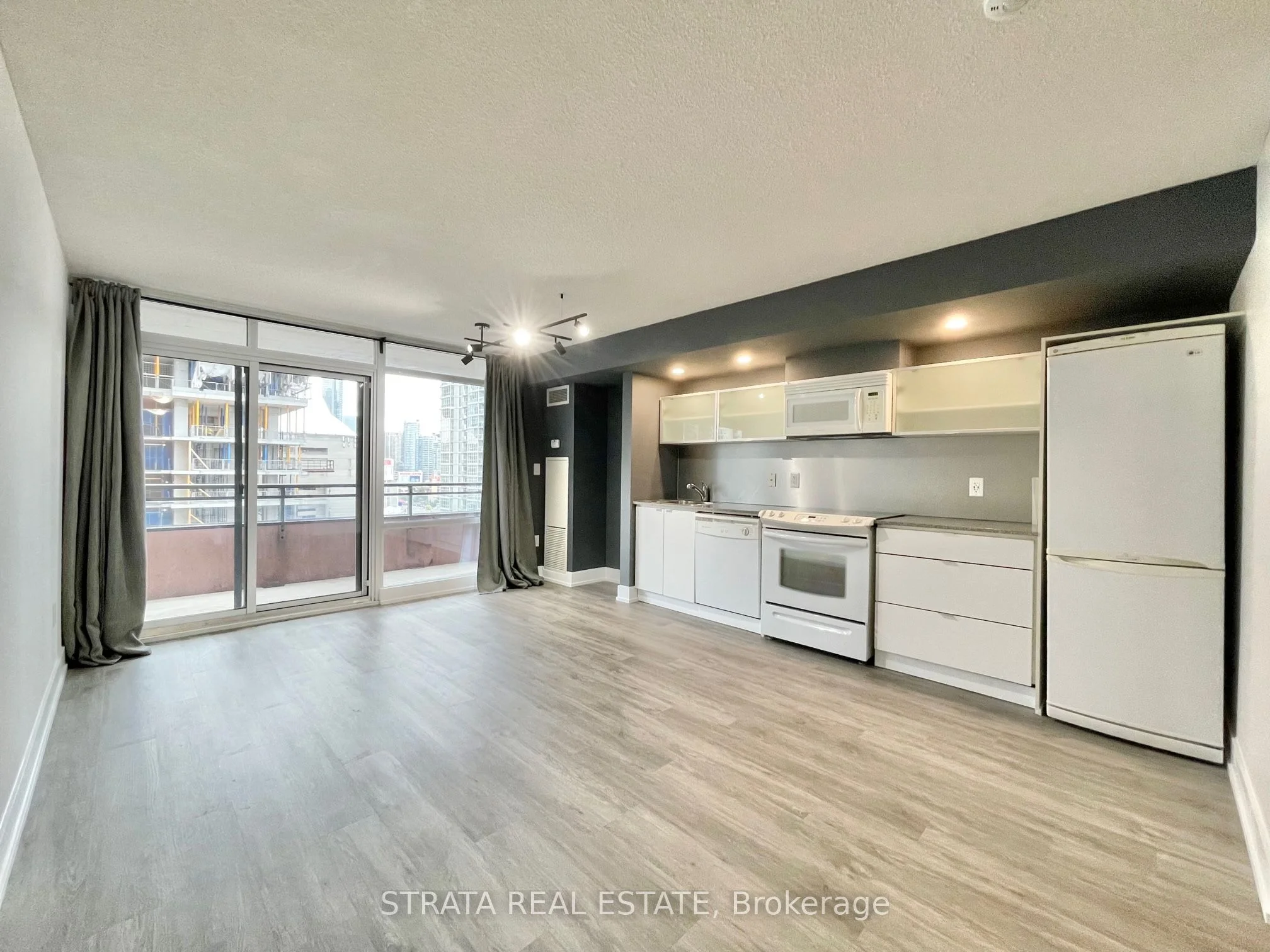 4k Spadina Avenue 918, Toronto C01, On M5v 3y9