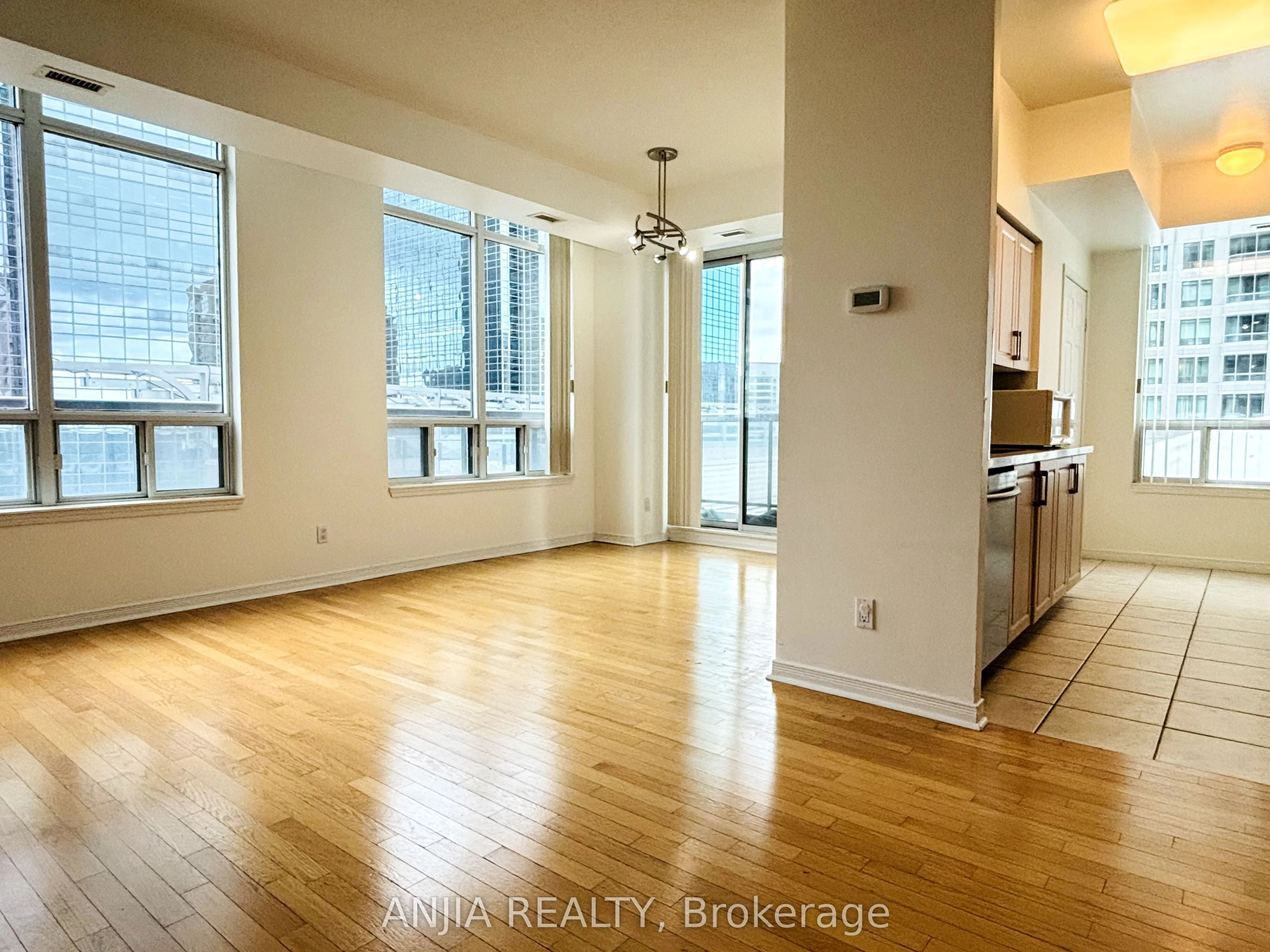 8 Hillcrest Avenue 506, Toronto C14, On M2n 6y6