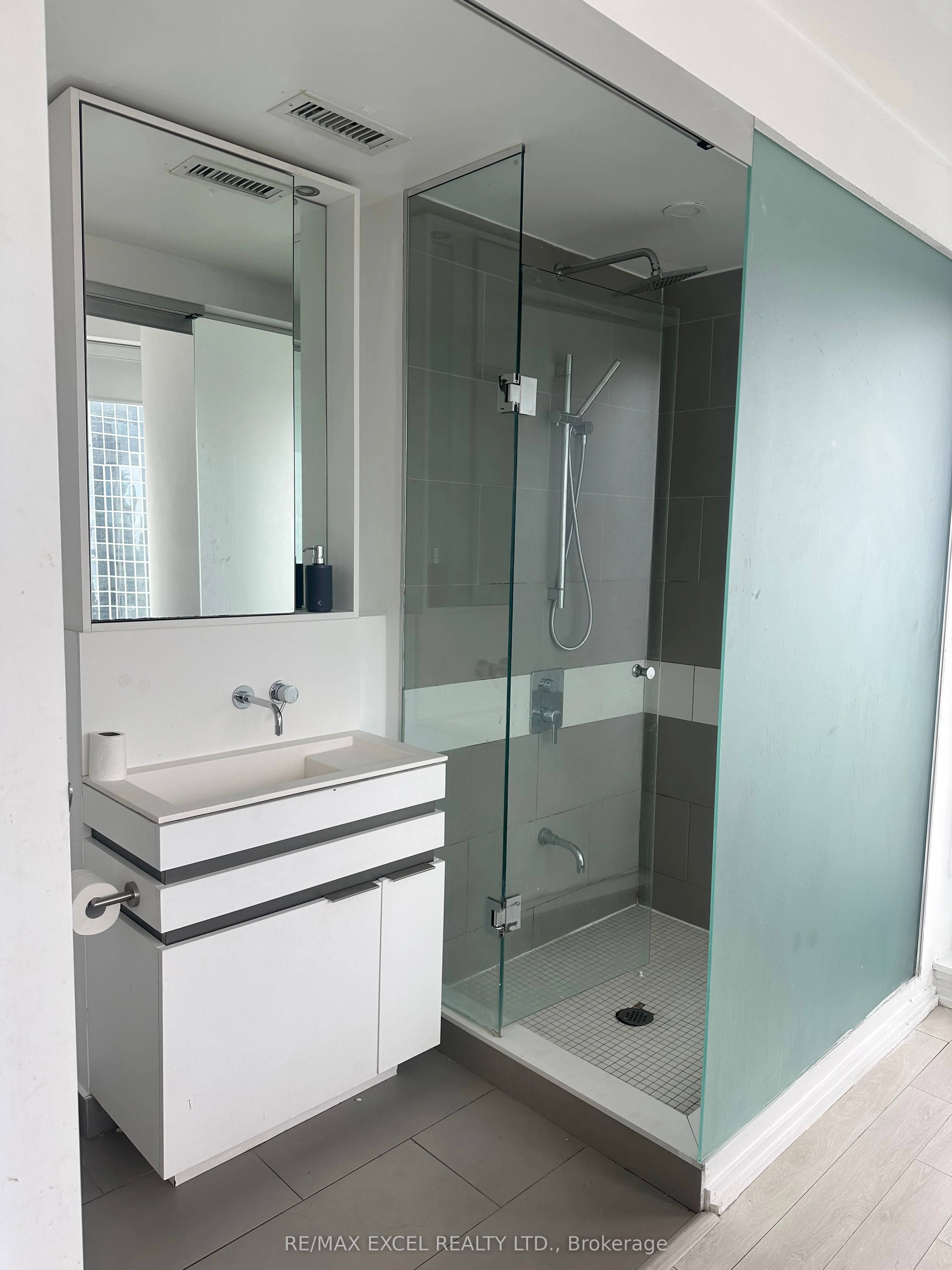 197 Yonge Street 3212, Toronto C08, ON M5B 1M4