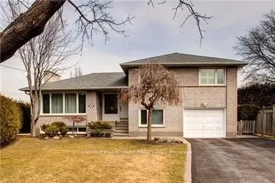 10 Oscar Court, Toronto C15, On M2k 2a4