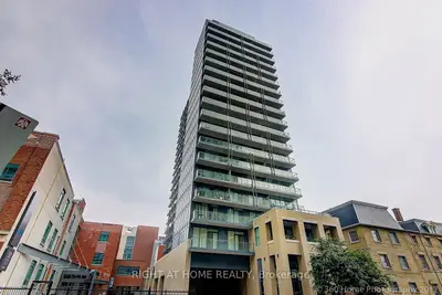 105 George Street 1713, Toronto C08, On M5a 2n4