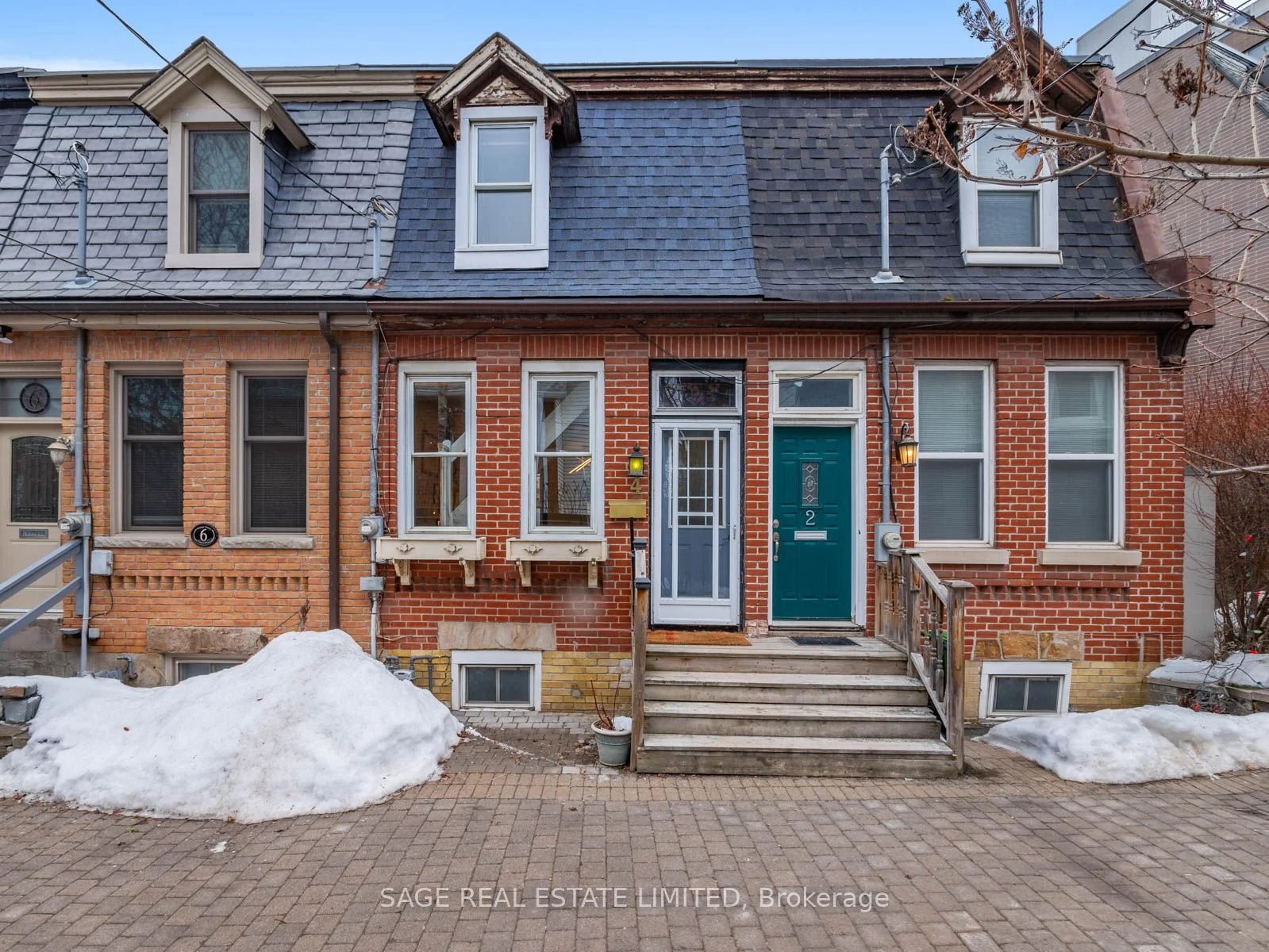 Att/Row/Townhouse in Toronto