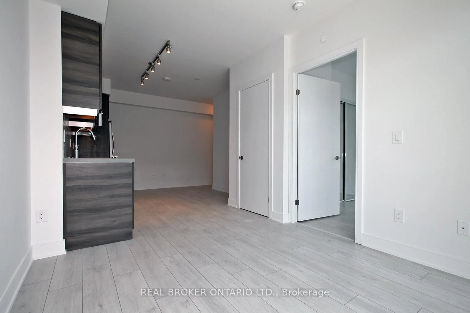 525 Adelaide Street PH31, Toronto C01, ON M5V 1T4