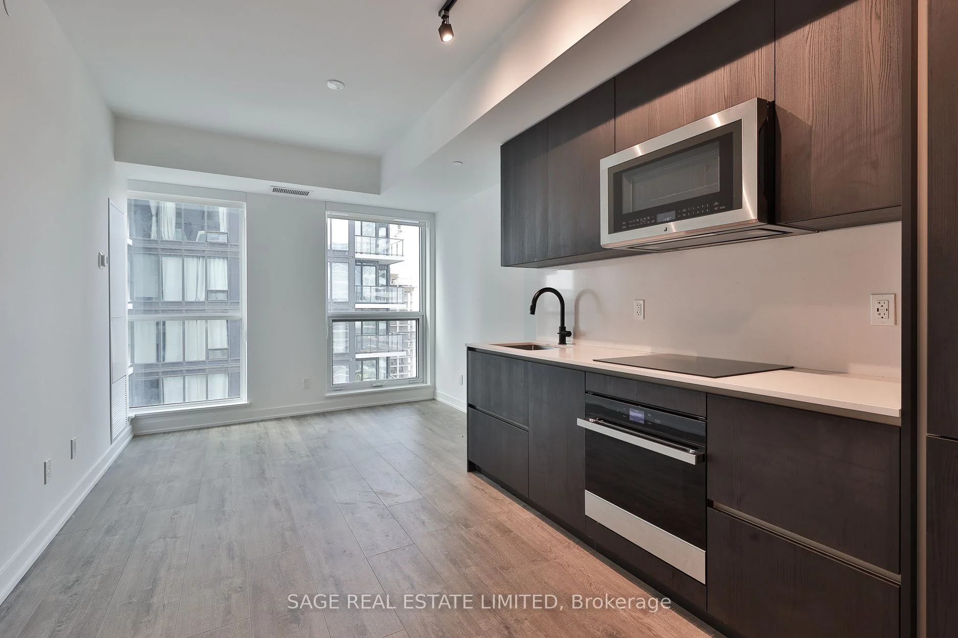 327 King Street W 3405, Toronto C01, On M5v 0w7