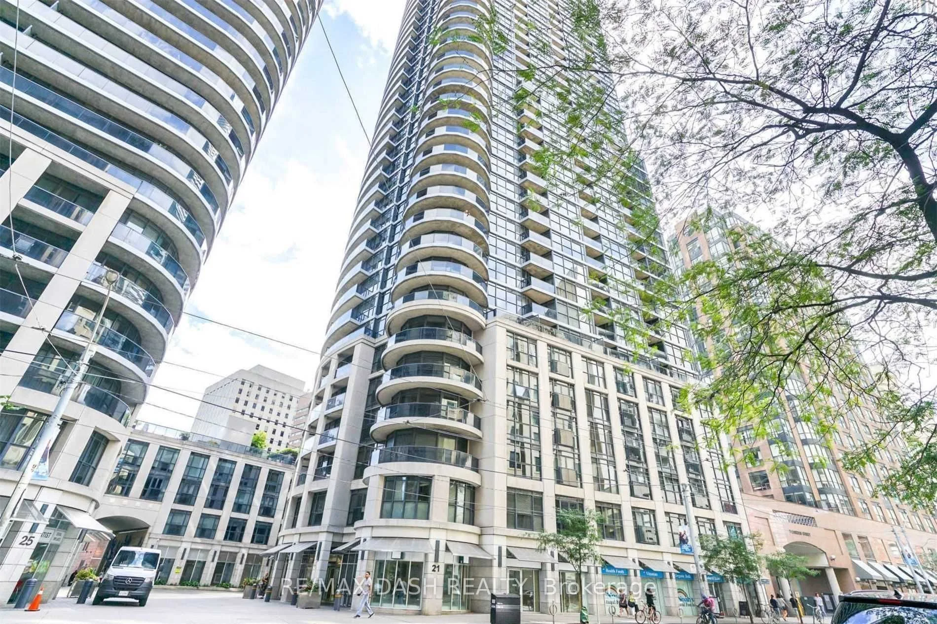 21 Carlton Street 2203, Toronto C08, ON M5B 1L3