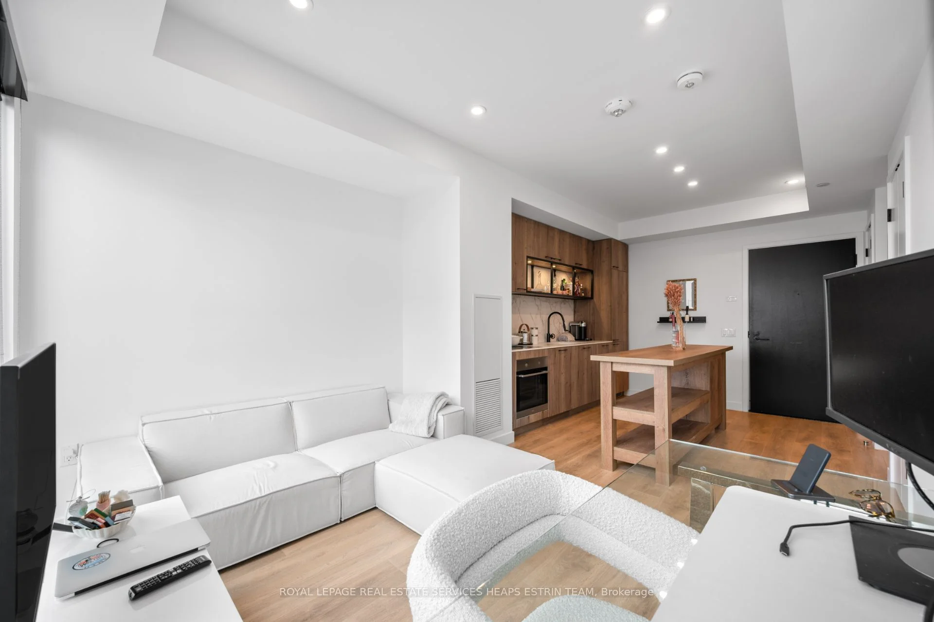 505 Richmond Street W 915, Toronto C01, ON M5V 0P4