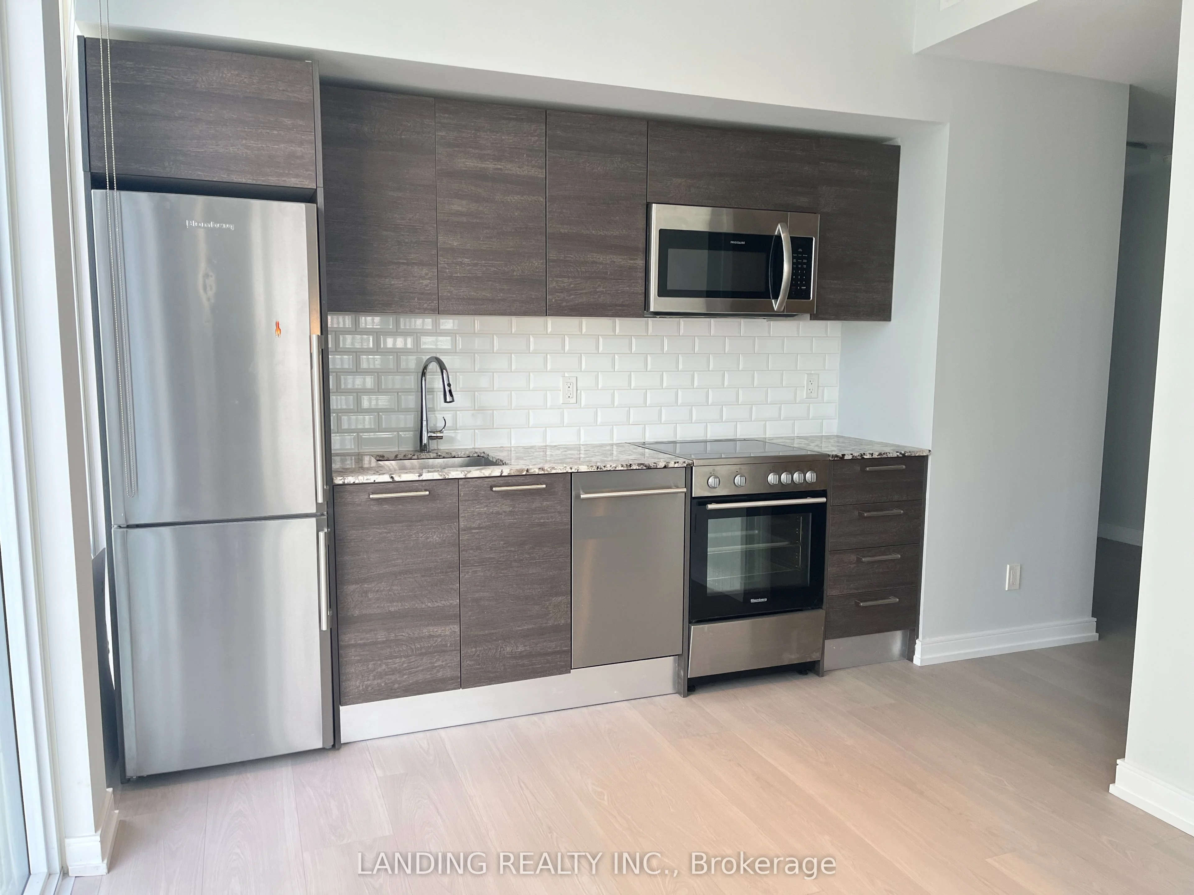 28 Wellesley Street E 2407, Toronto C08, On M4y 1g3
