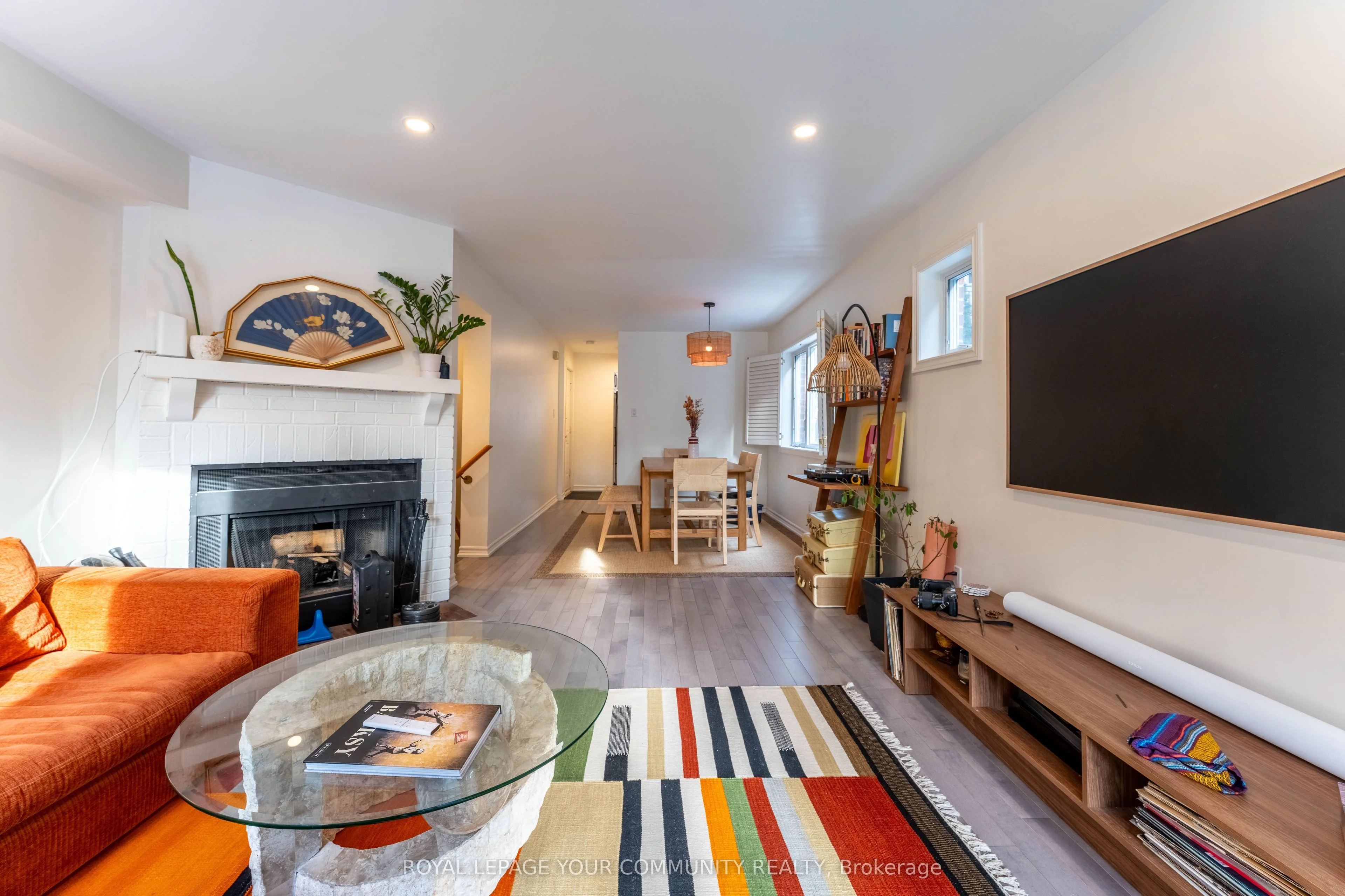 32 A Massey Street E, Toronto C01, ON M6J 3T7