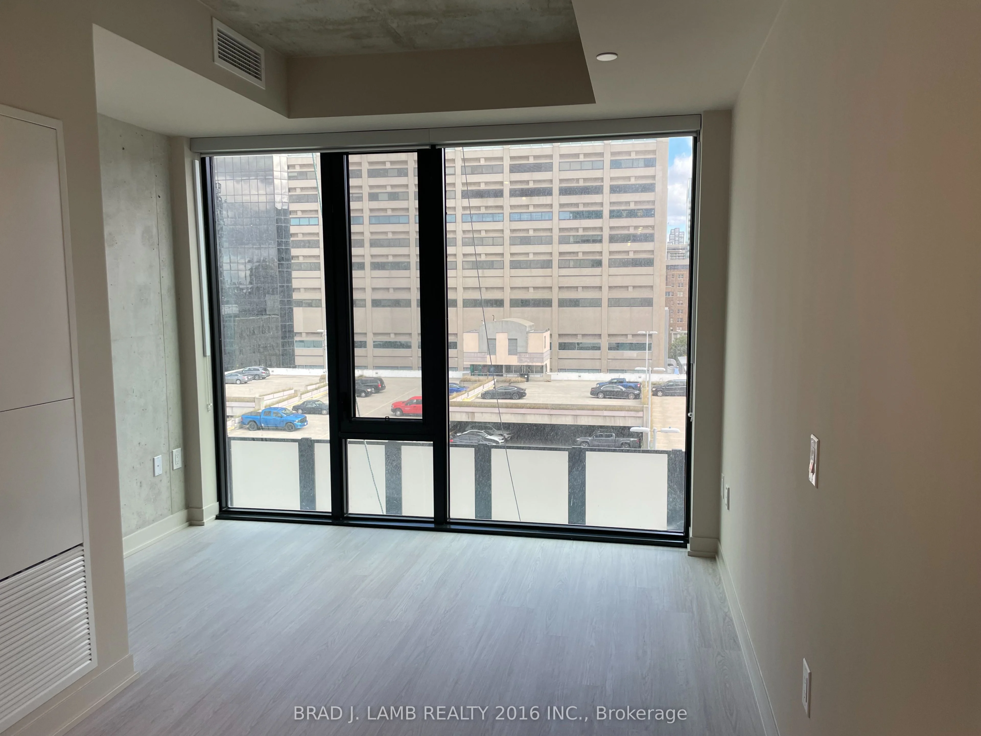 195 McCaul Street 907, Toronto C01, ON M5T 1W6