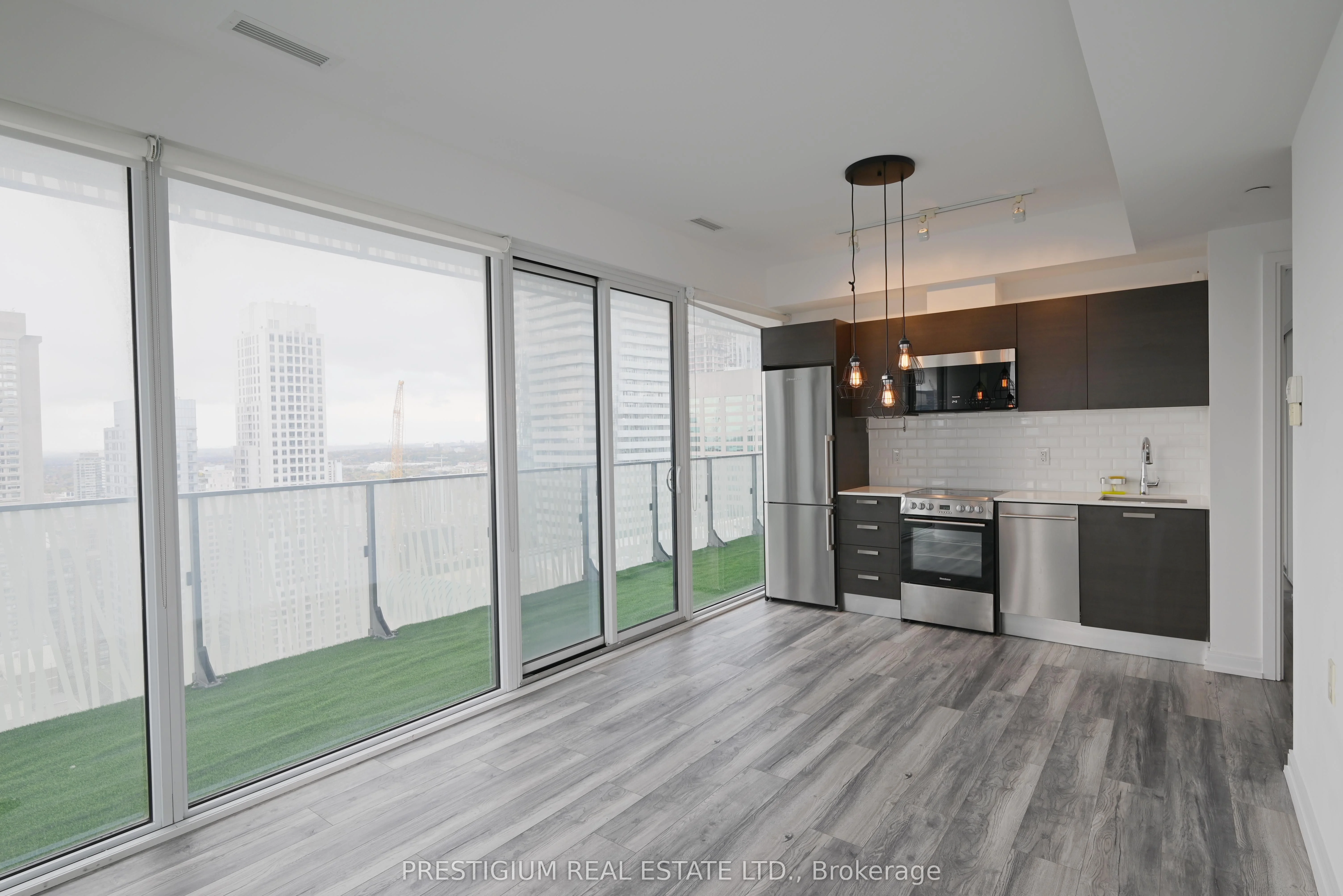 42 Charles Street 3703, Toronto C08, On M4y 0b7