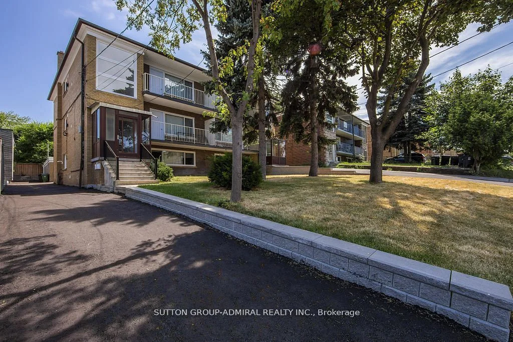 Triplex in Toronto