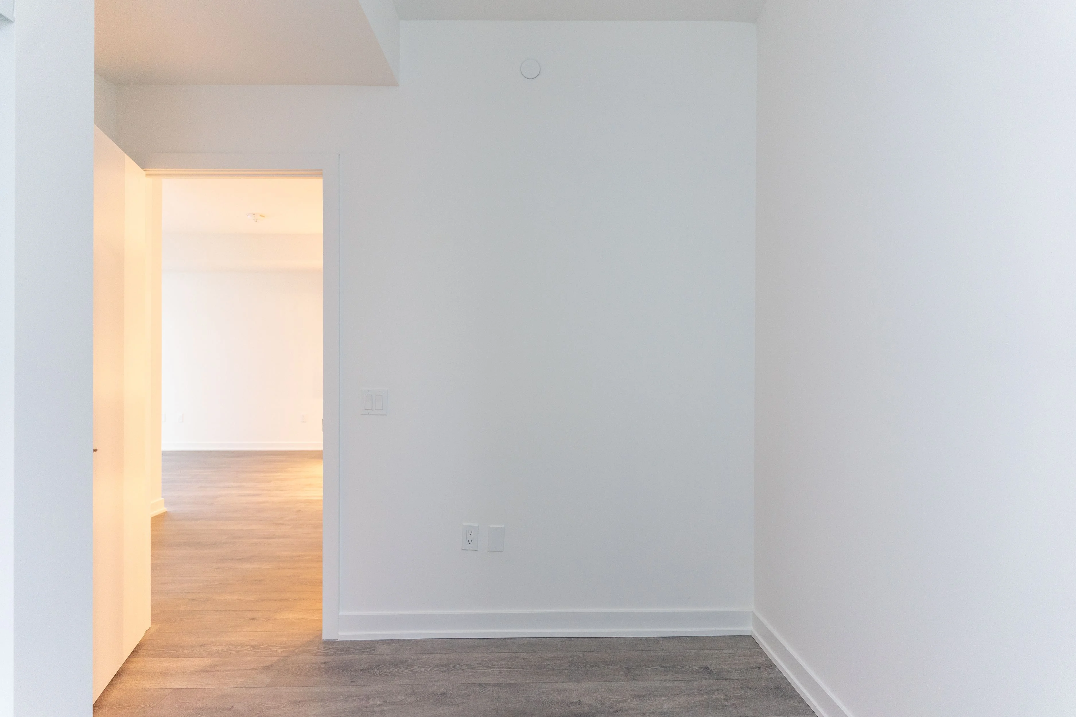 117 Broadway Avenue 2404, Toronto C10, On M4p 1v3