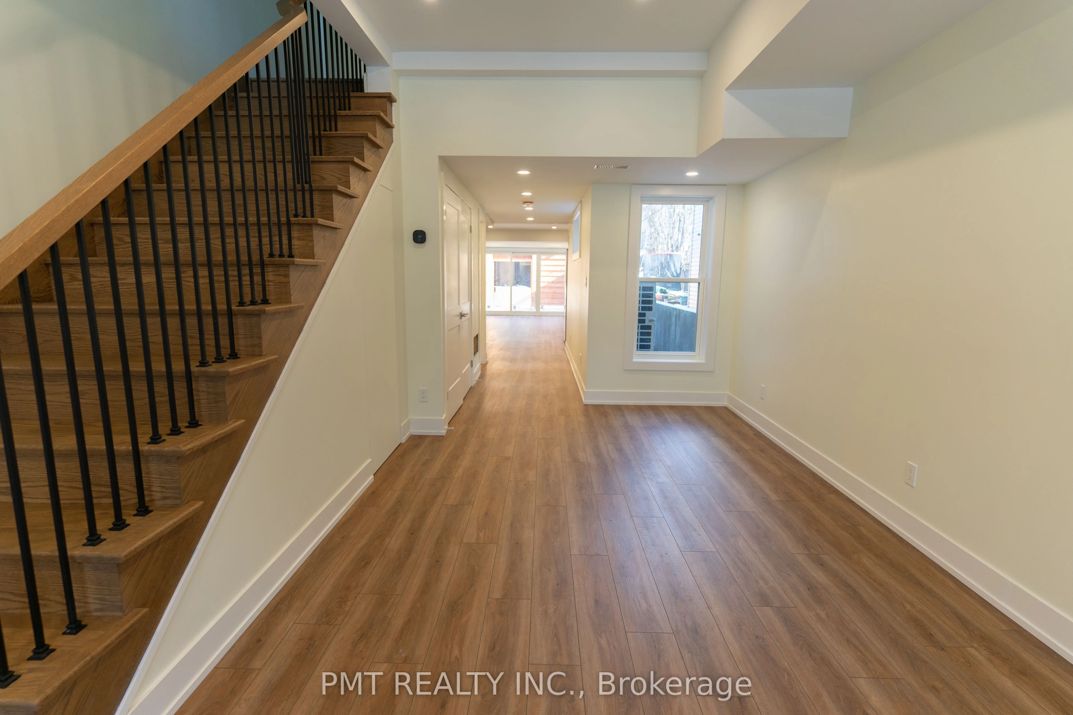 Att/Row/Townhouse in Toronto