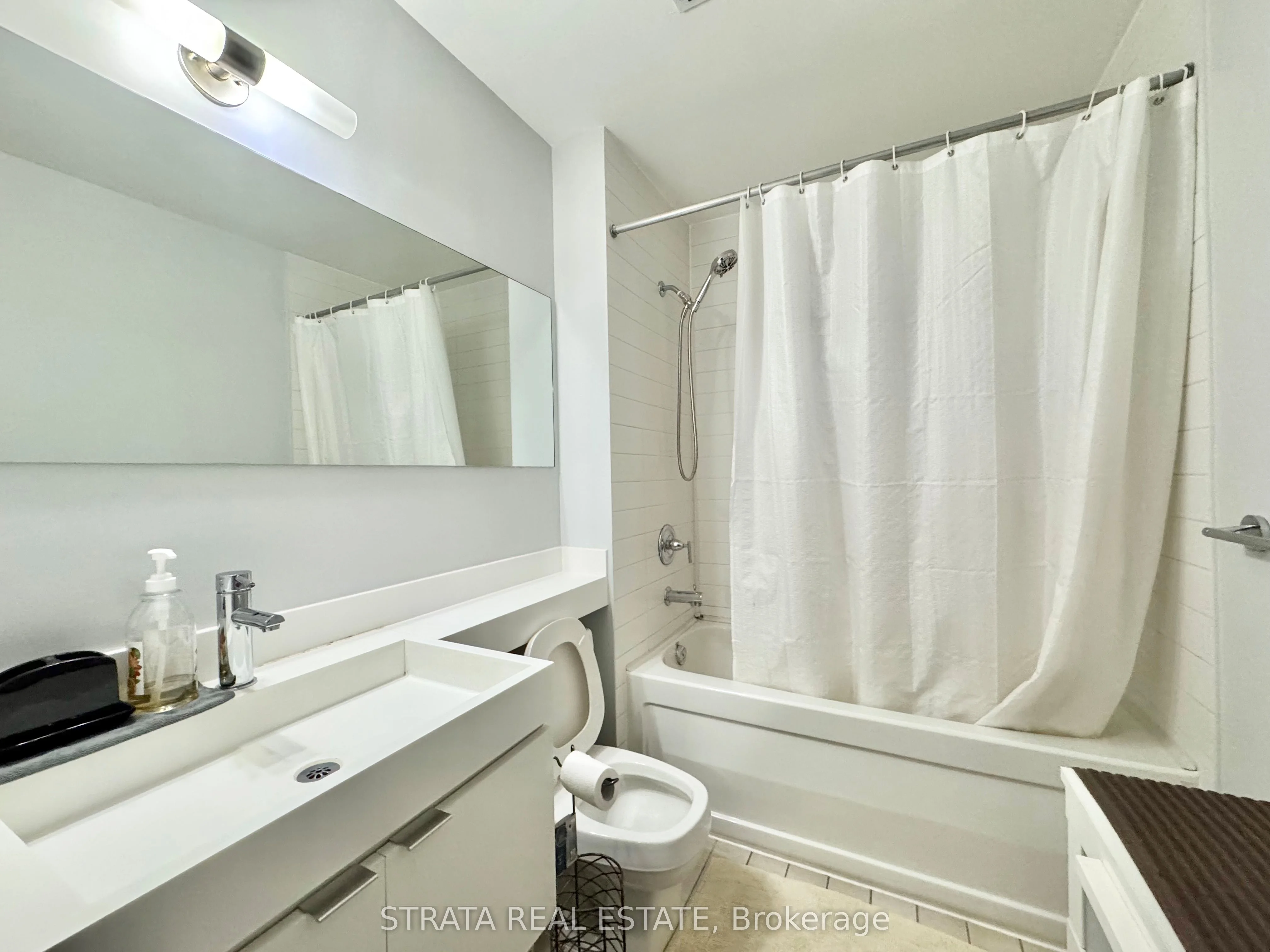 4K Spadina Avenue 206, Toronto C01, ON M5V 3Y9