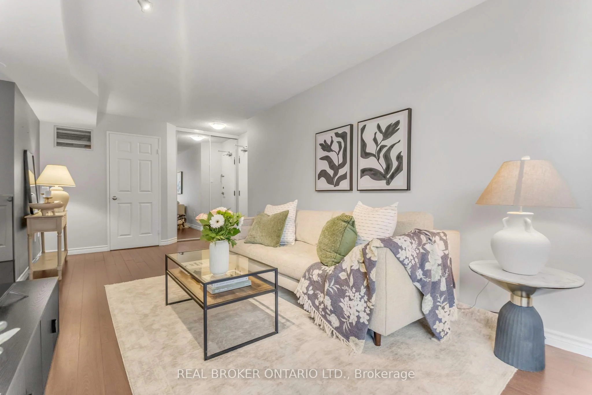 Condo Apartment in Toronto
