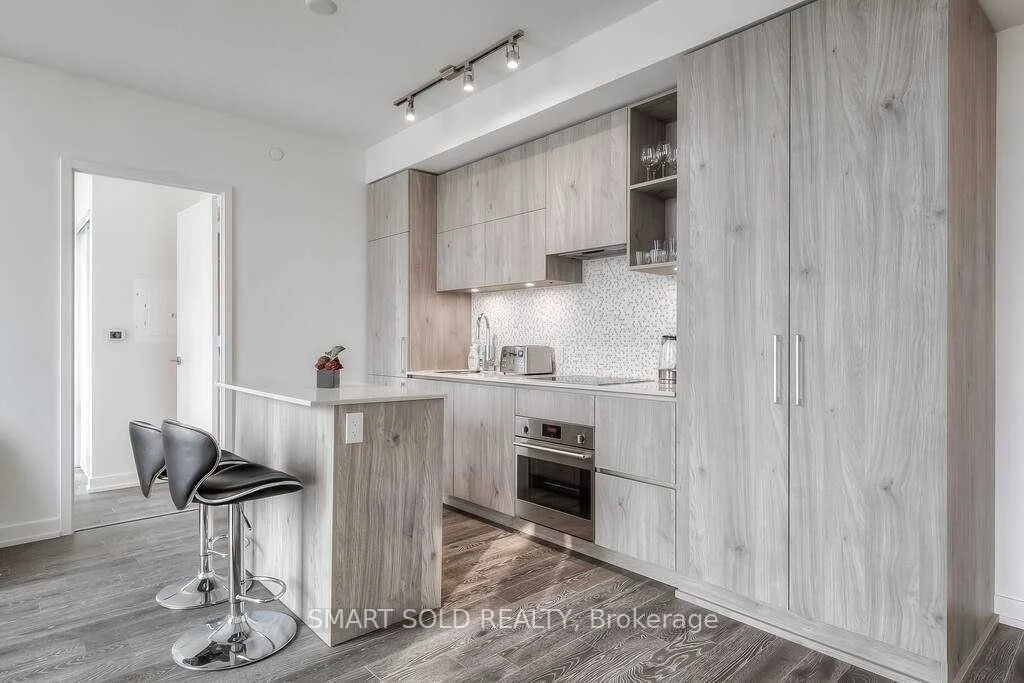 1 Yorkville Avenue 2211, Toronto C02, On M4w 1l1