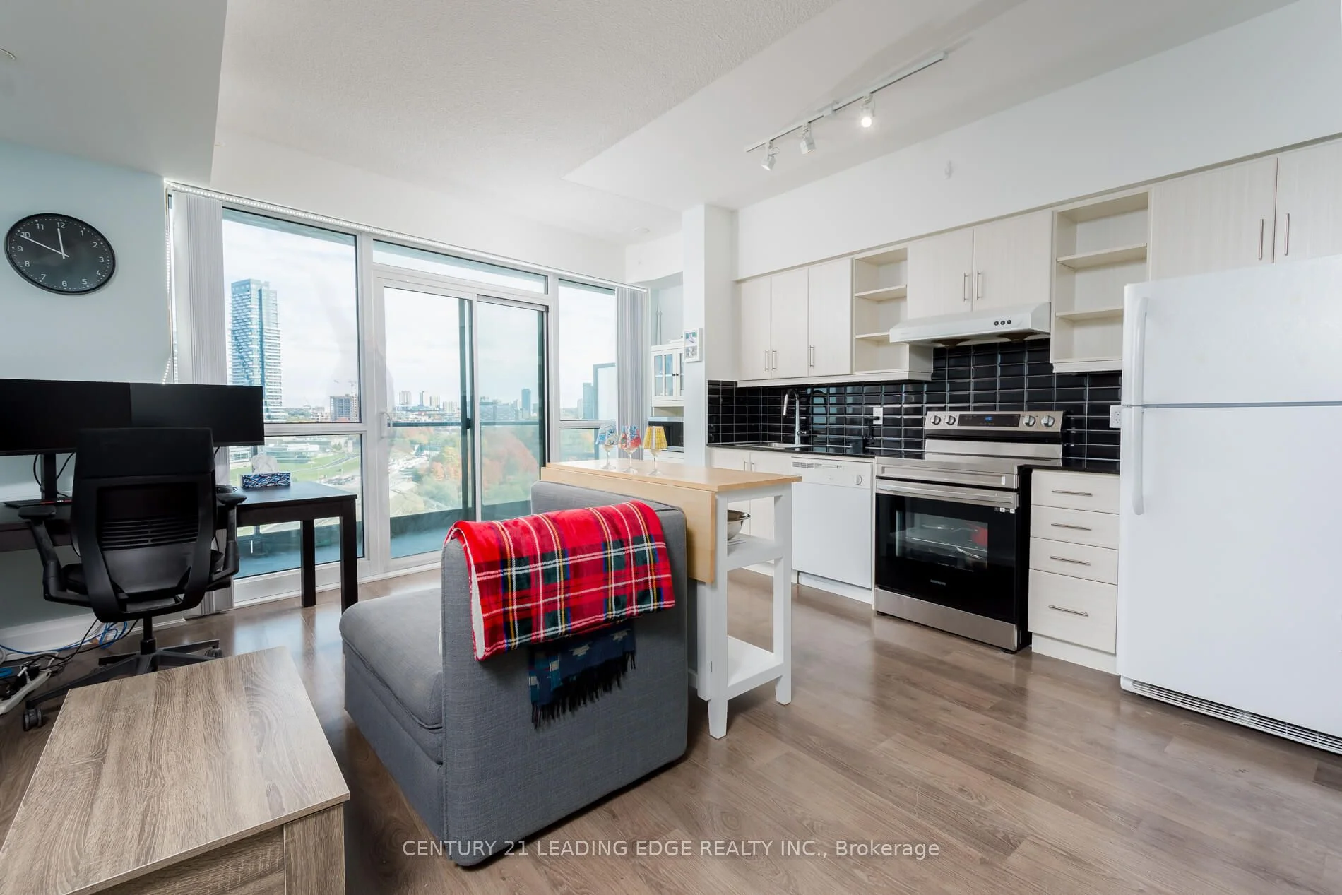 160 Vanderhoof Avenue 917, Toronto C11, On M4g 4k3