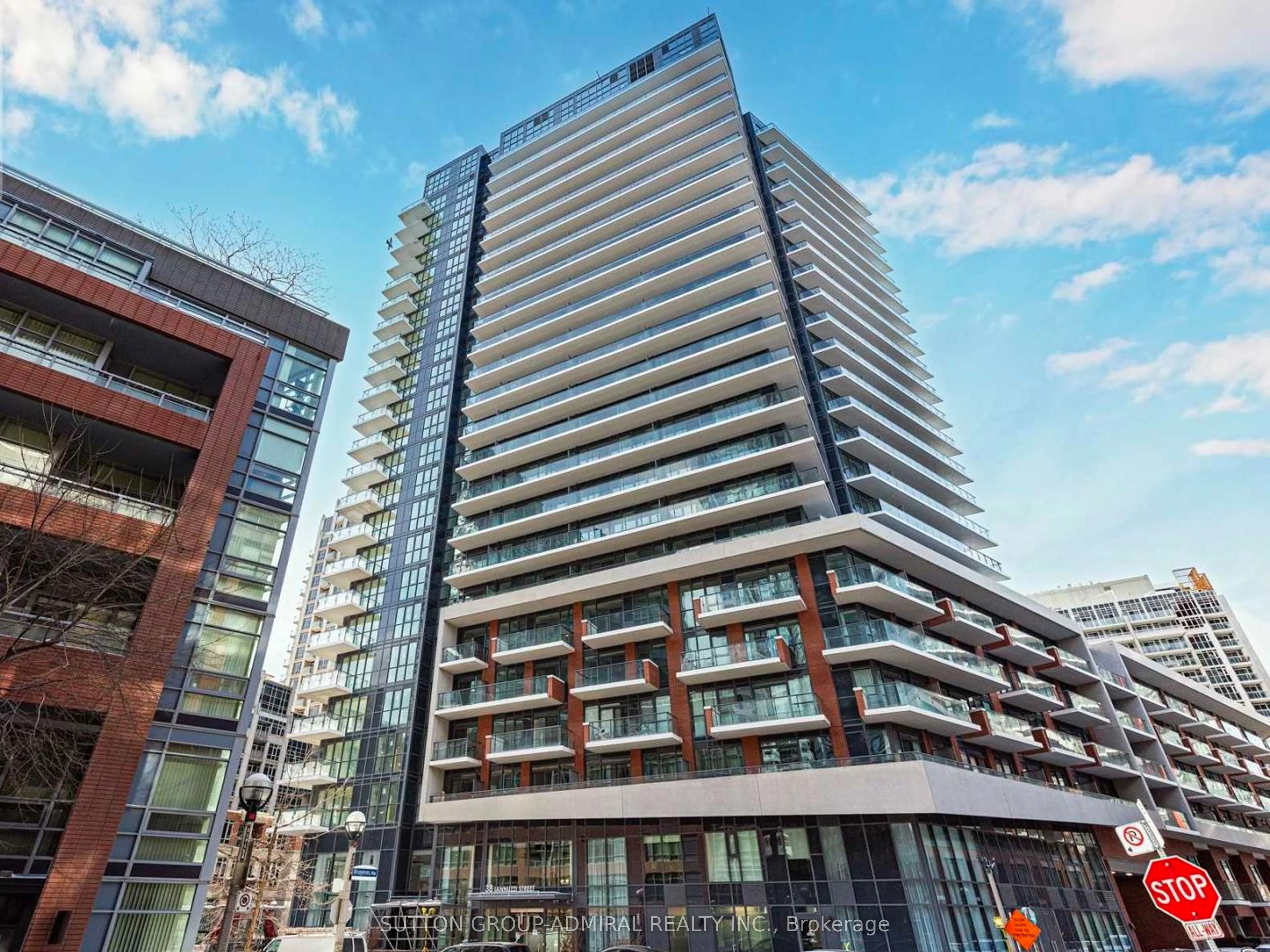 38 Iannuzzi Street Uph05, Toronto C01, ON M5V 0S2