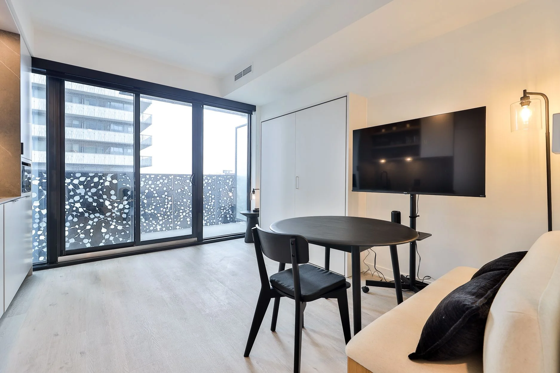 55 Charles Street E 1911, Toronto C08, On M4y 0j1