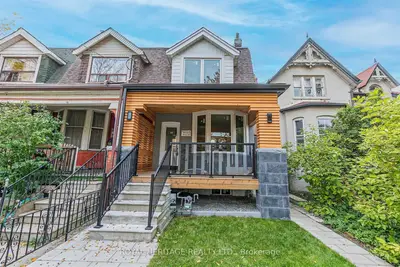 Att/Row/Townhouse in Toronto