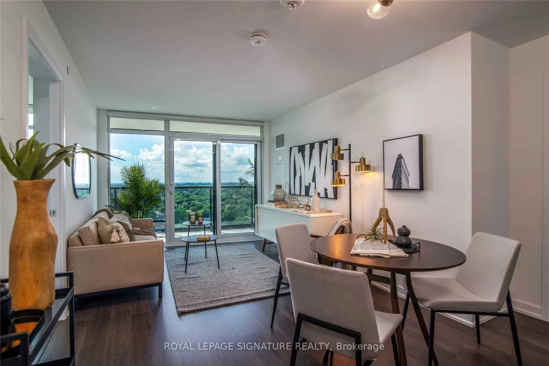 18 Erskine Avenue 2210, Toronto C10, On M4p 0c9