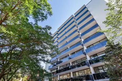 15 Walmer Road 106, Toronto C02, On M5r 2x1