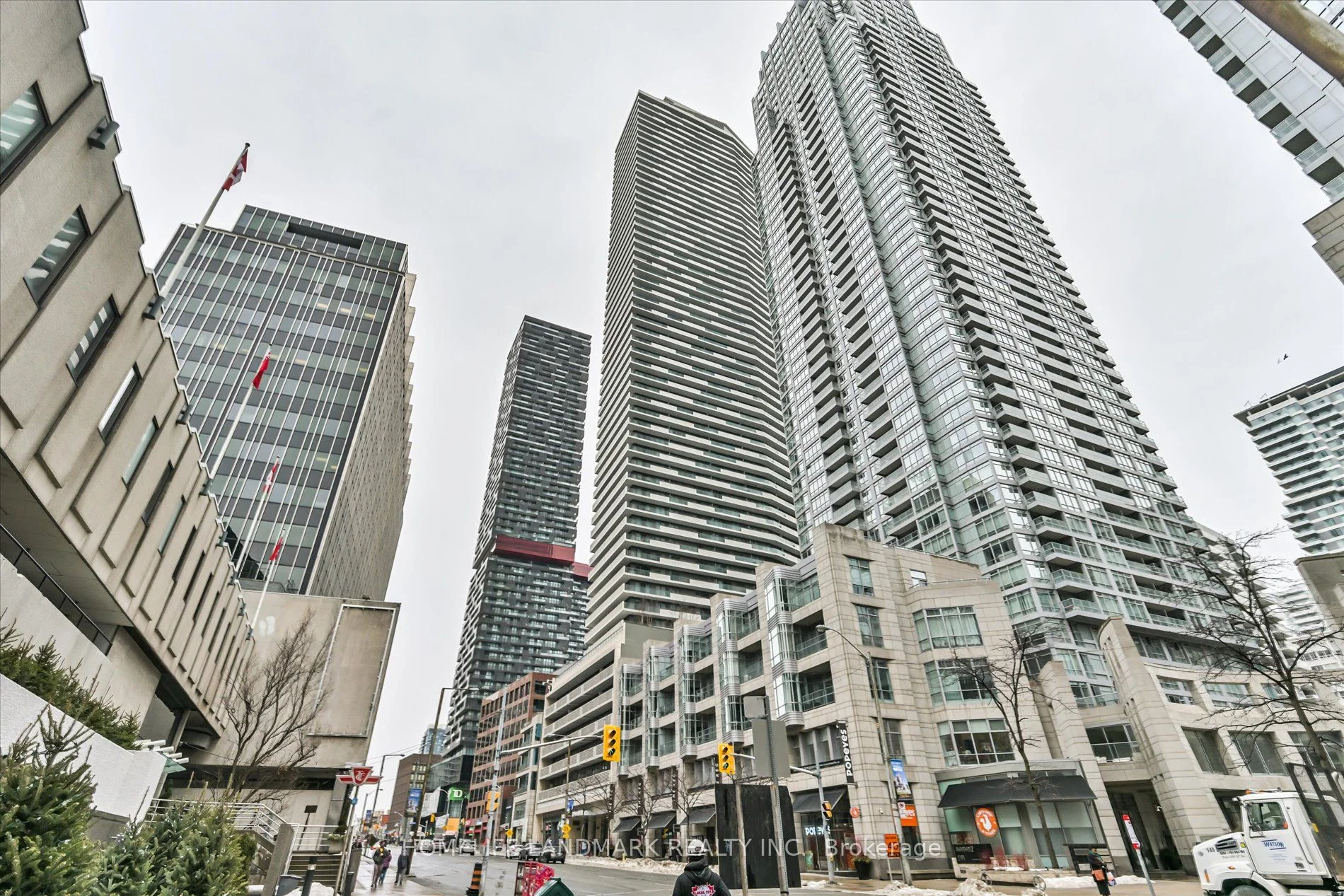 2221 Yonge Street 4003, Toronto C10, On M4s 0b8