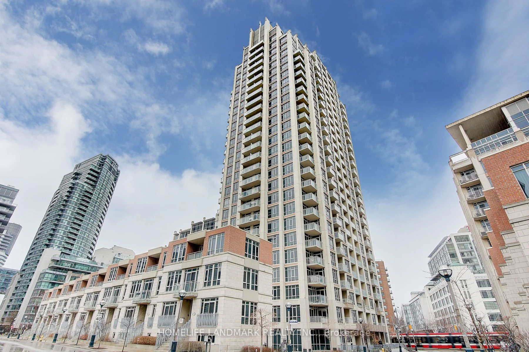 21 Grand Magazine Street 1004, Toronto C01, On M5v 1b5